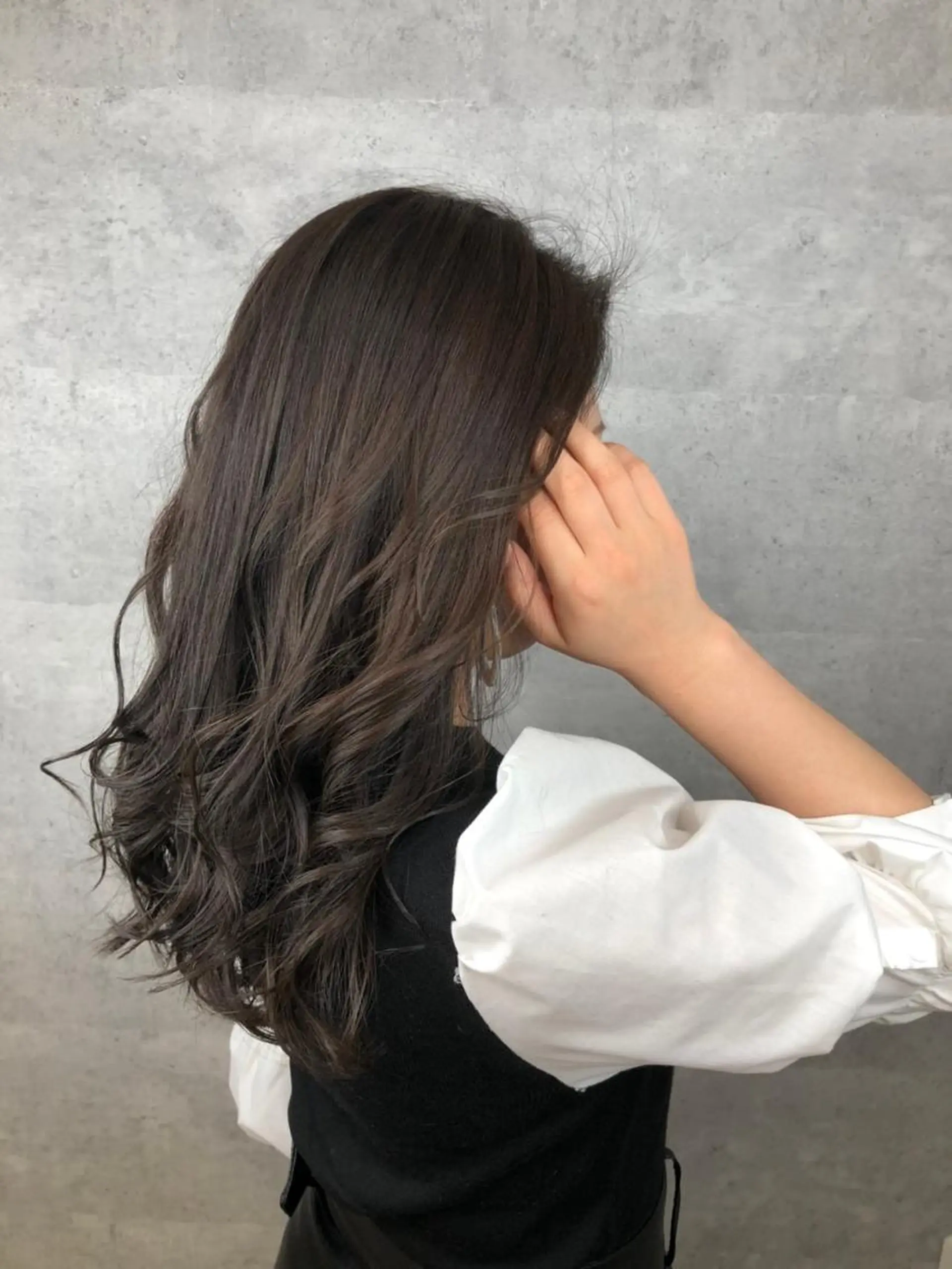 セミロング カラー _WHITE 天王寺のヘアスタイル