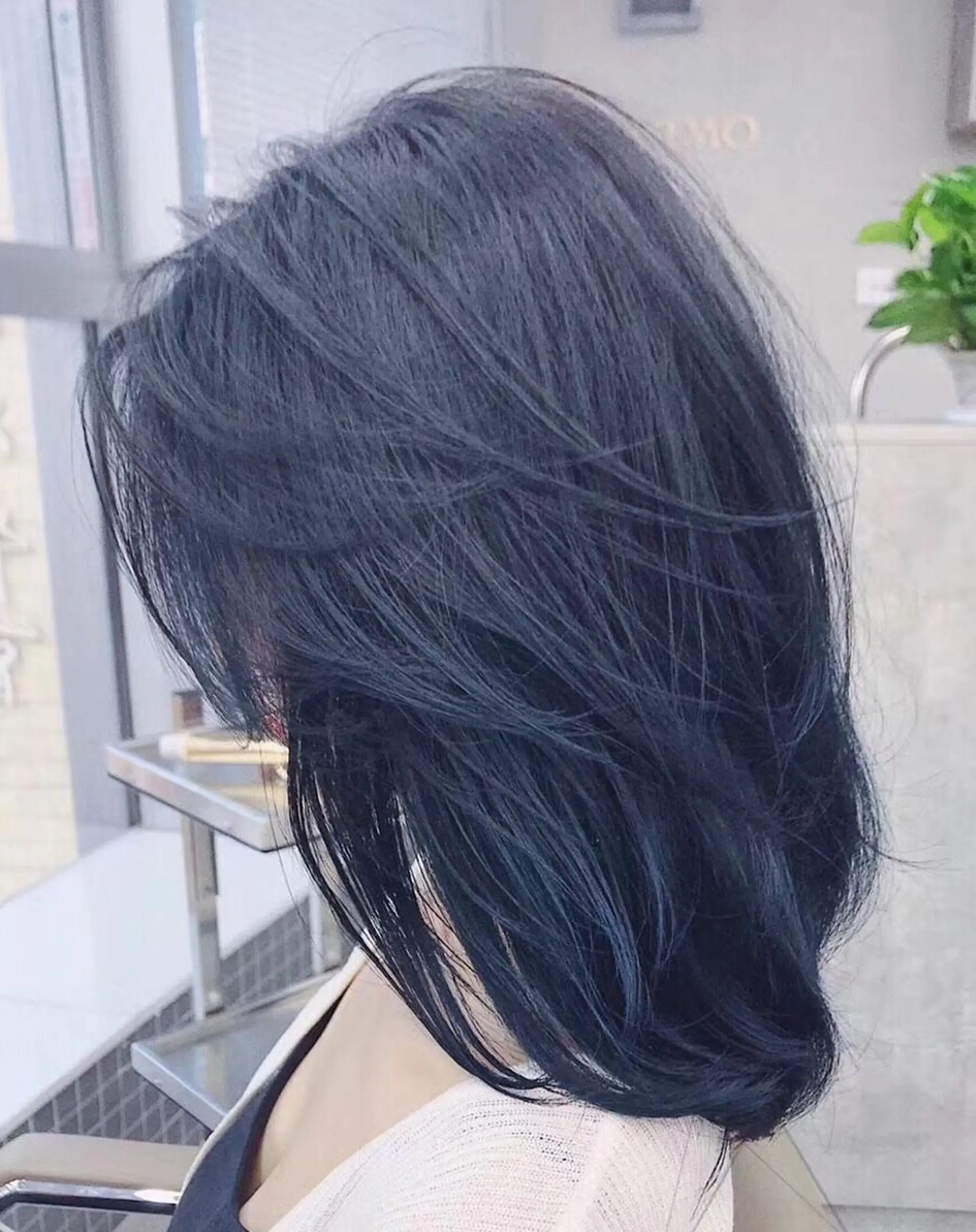 ミディアム カラー 瀬尾 加寿馬のヘアスタイル