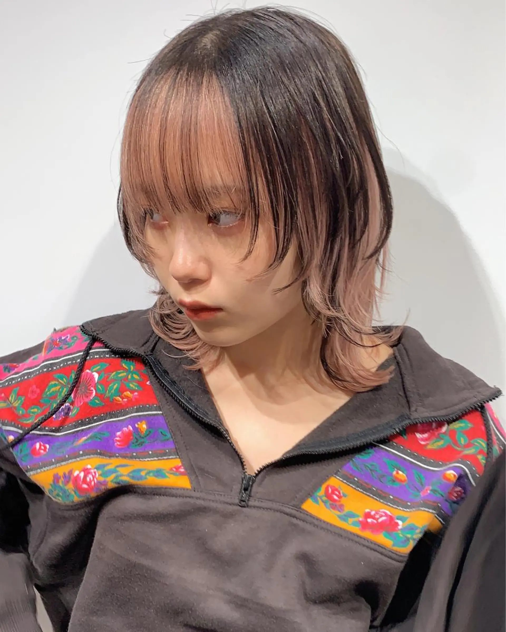 ミディアム ブリーチ/ウルフ ハッシュカット/石山のヘアスタイル