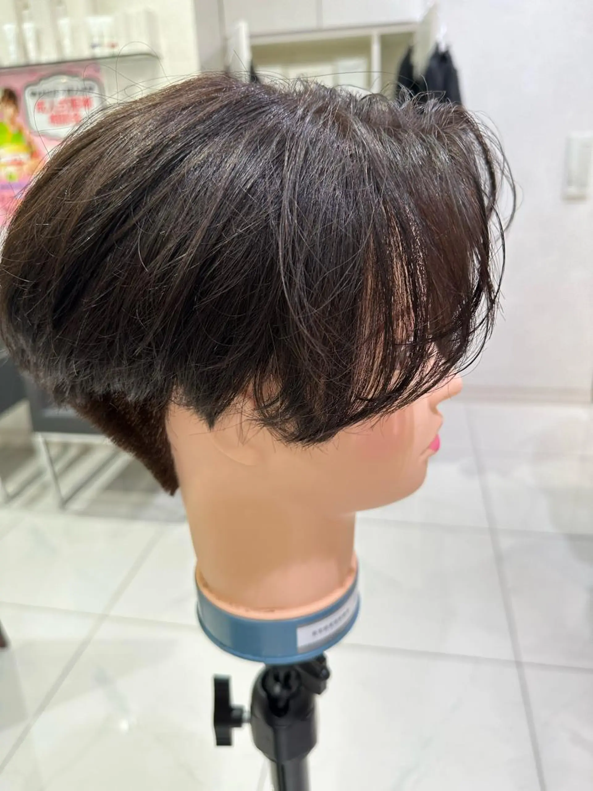 メンズ マッシュ 刈り上げ レイヤー 艶々カラーのヘアスタイル