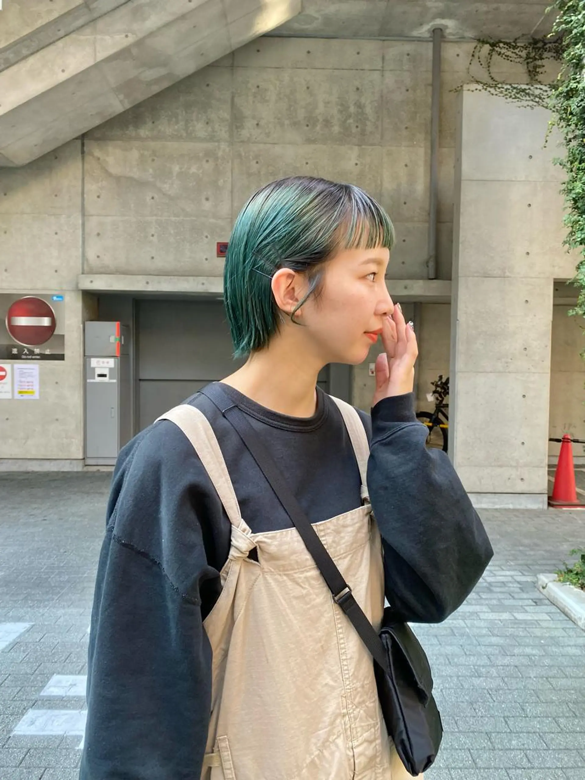 ミディアム カラー モモコ/ブリーチ/ ミルクティカラーのヘアスタイル