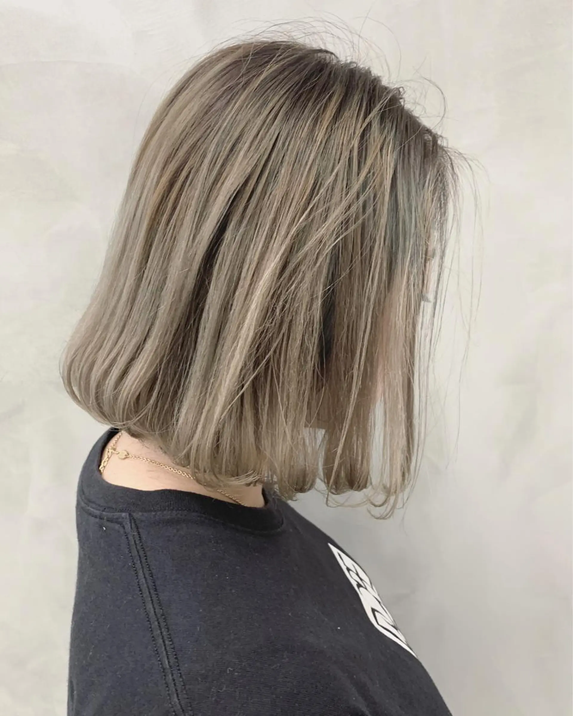 ミディアム カラー バレイヤージュ ベージュカラー ホワイトベージュ レイヤーカット 🐝 hachi🐝のヘアスタイル