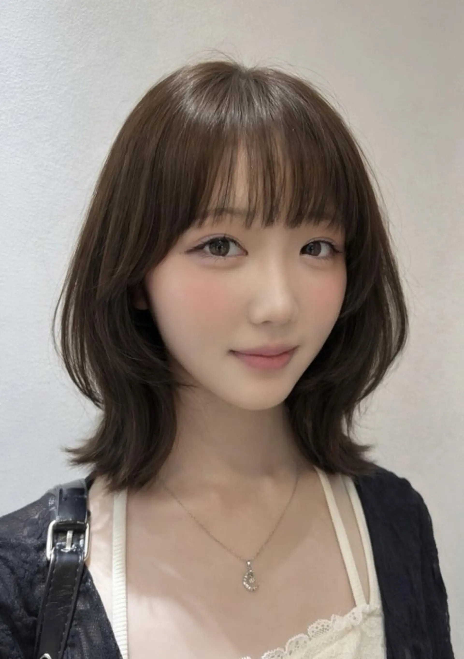 セミロング カット 中韓🇨🇳🇰🇷 トレンド&髪質改善のヘアスタイル