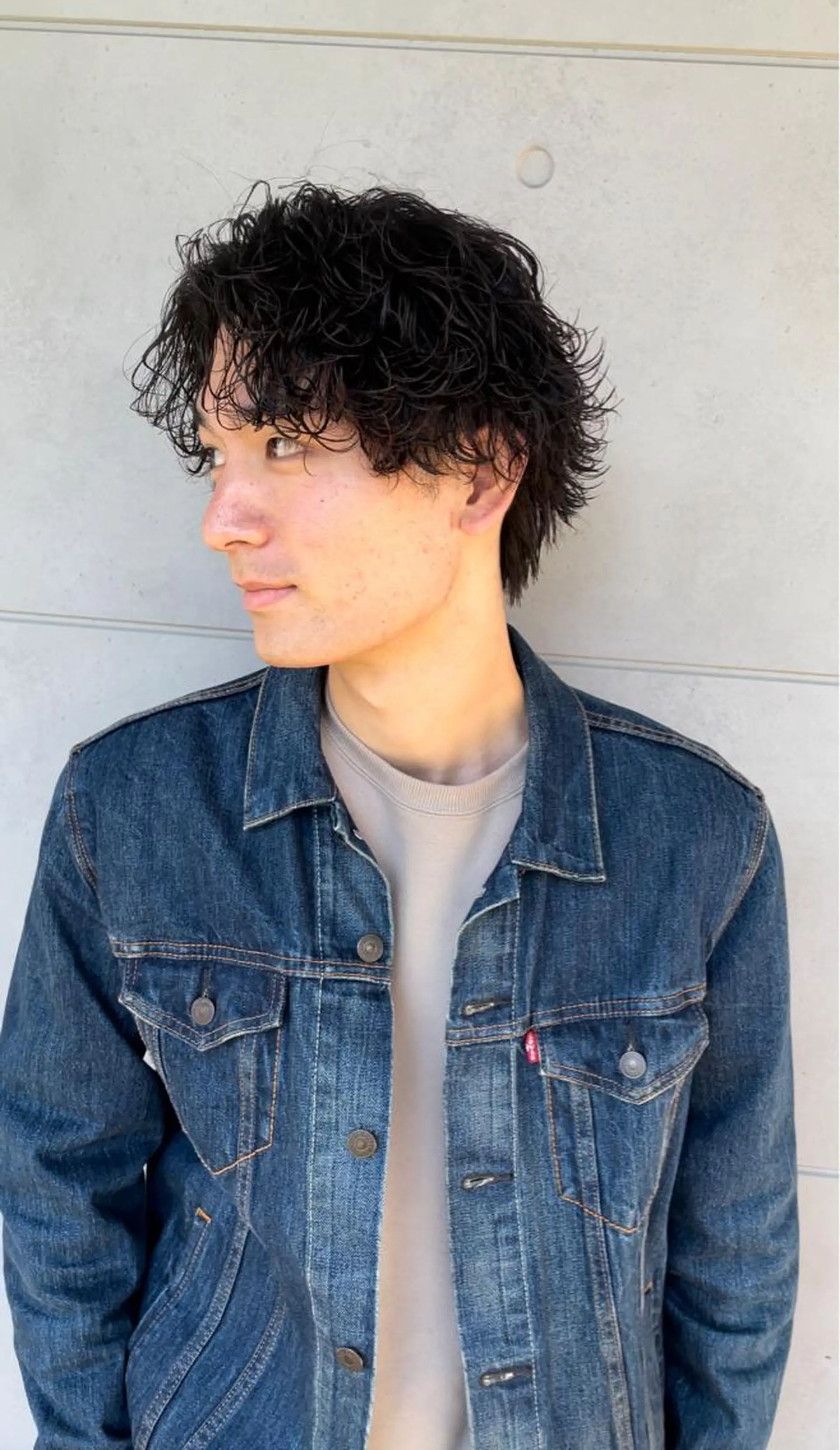 ショート パーマ メンズ センターパート メンズパーマ 波巻きパーマ メンズヘア特化 崎田 成人のヘアスタイル