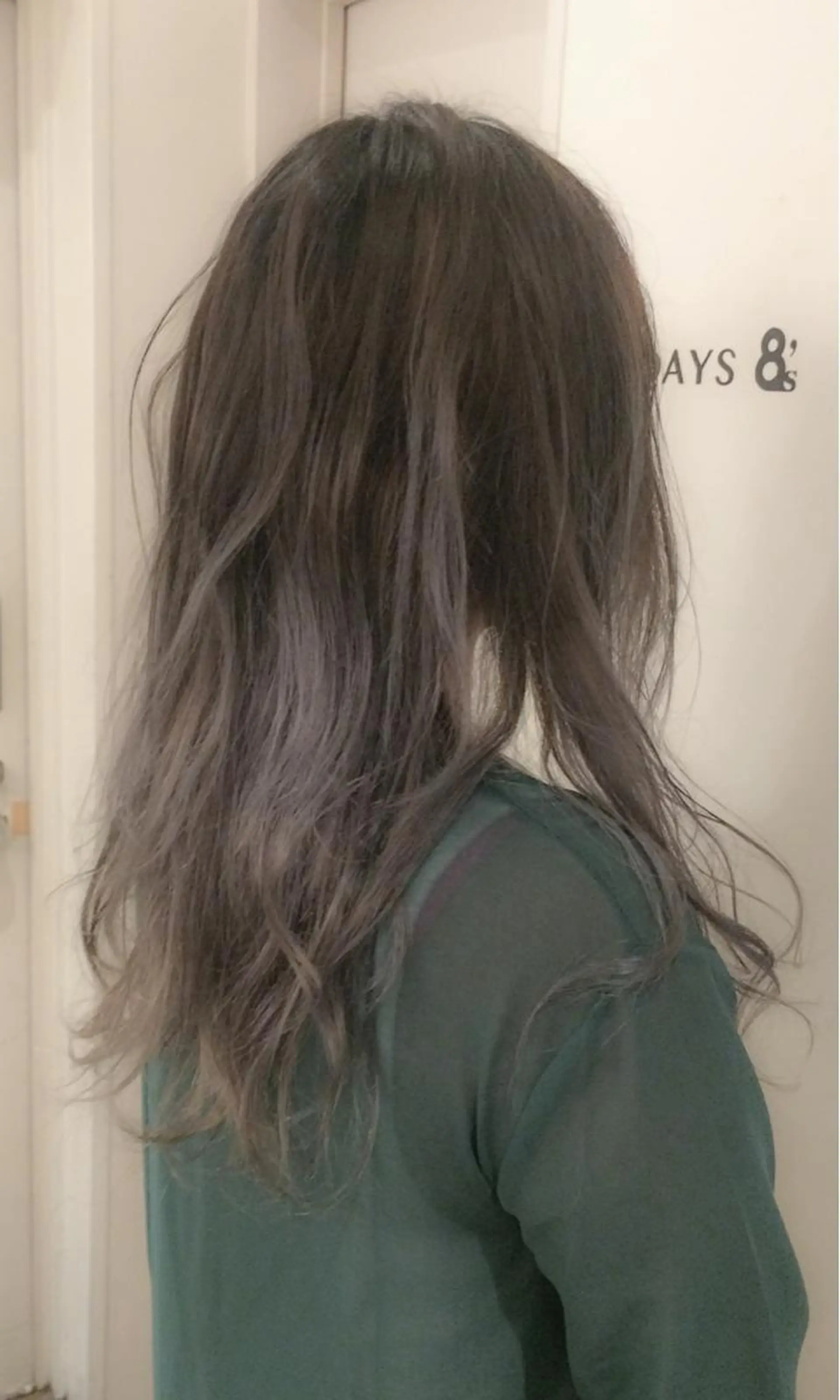 セミロング アッシュ ヘアカラー ホワイト&レイヤーカ ットエクステ長畠俊輔のヘアスタイル