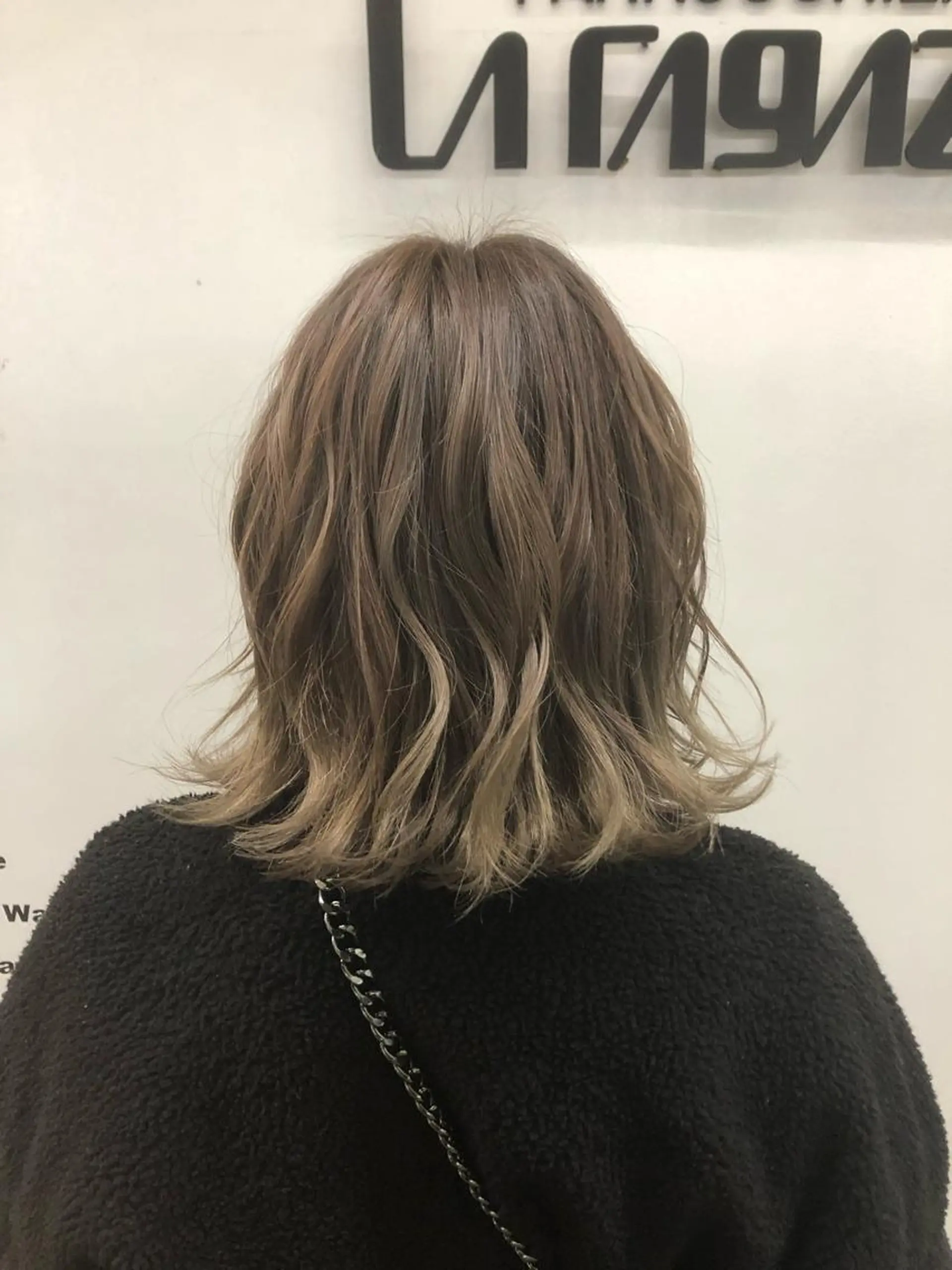 ショート カラー ブリーチ グレージュ ハイライトカラー ハイライト 東條 克義のヘアスタイル