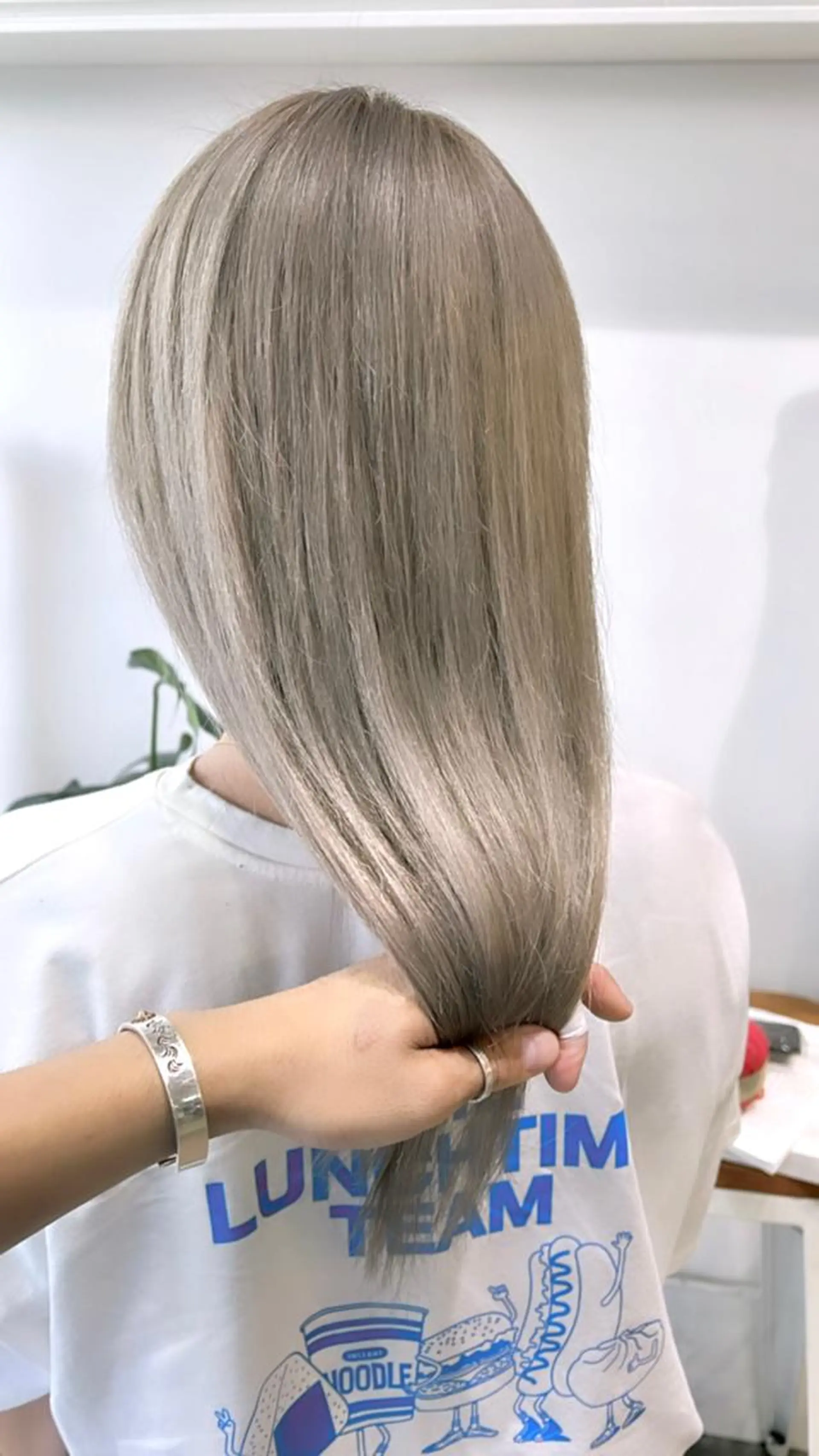 ミディアム カラー ヘアアレンジ ベージュカラー ミルクティーベージュ ホワイトミルクティーベージュ ヘアカラー トリートメント ヘッドスパ ヘアセット 大宮/山口 竣也のヘアスタイル
