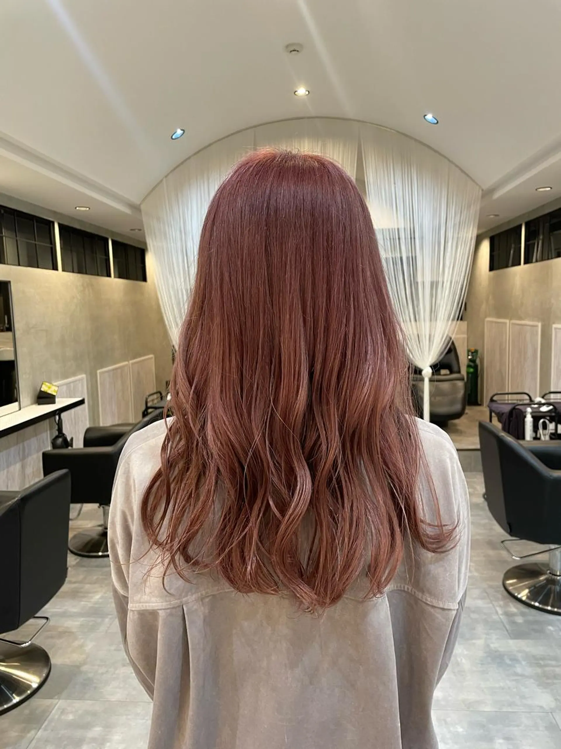 ロング カラー ベージュカラー ピンクカラー ピンクベージュ ヘアカラー 渋谷 留菜のヘアスタイル