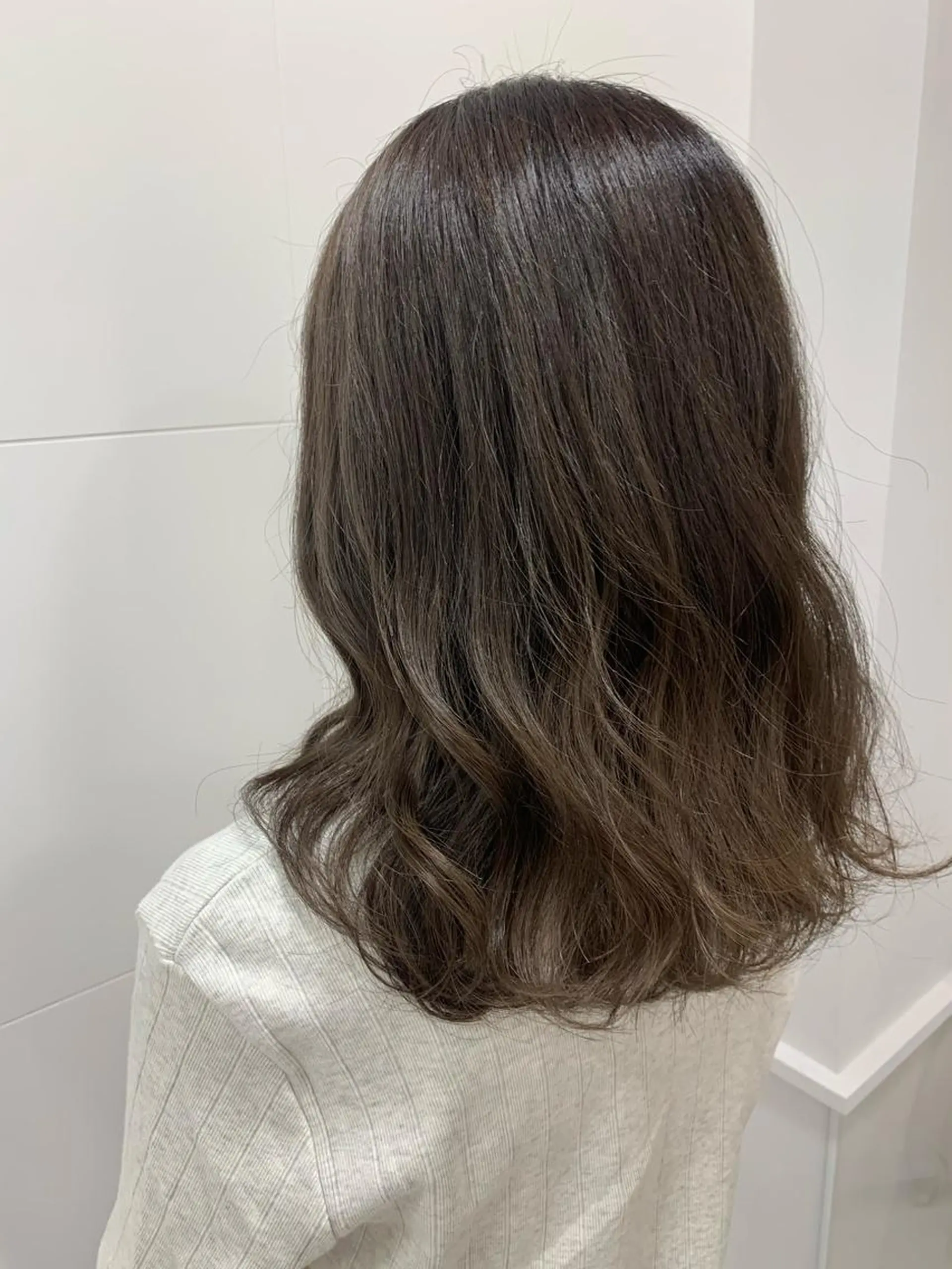 ミディアム カット ヘアカラー トリートメント 米津 優花のヘアスタイル
