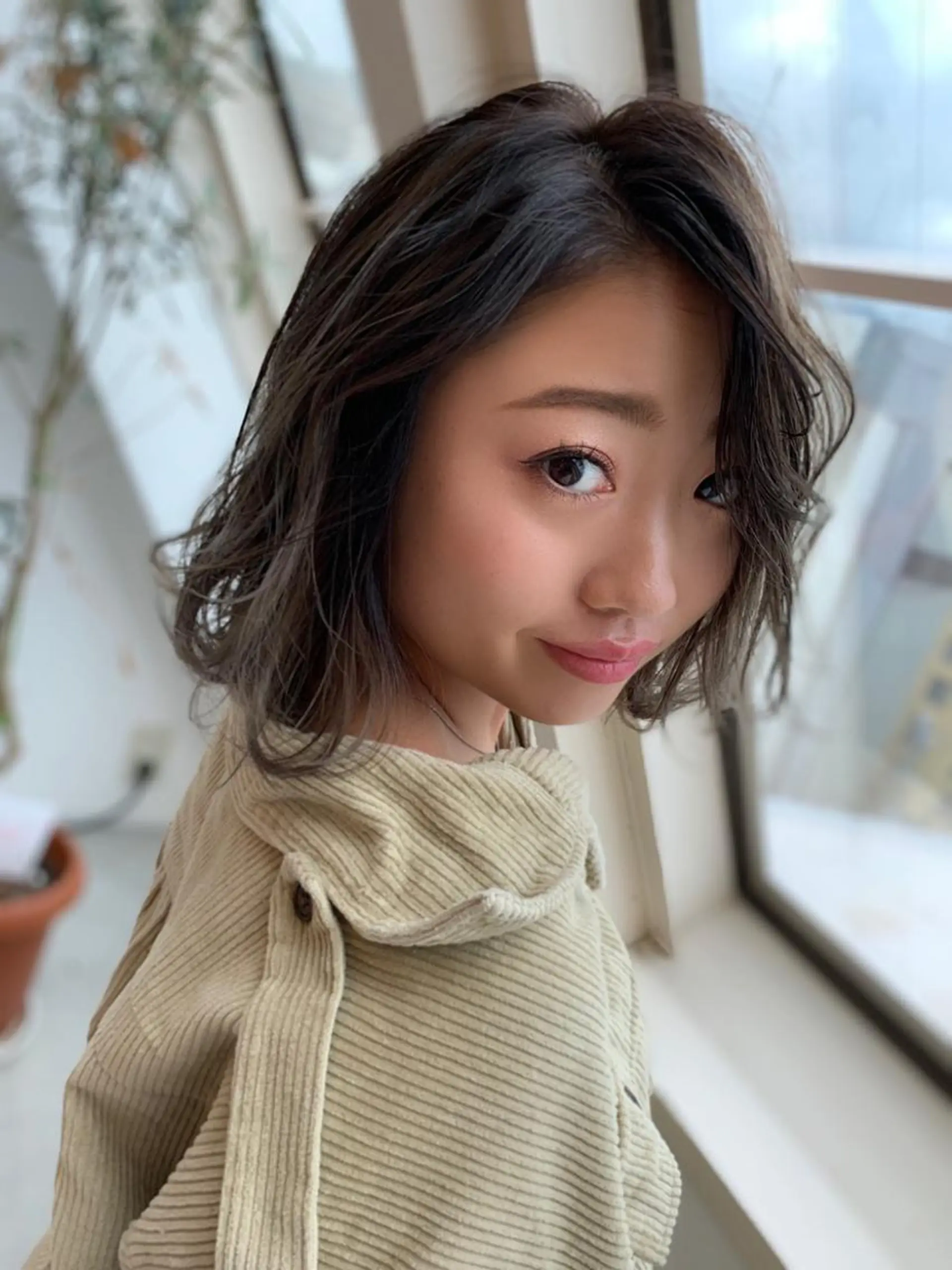 ミディアム 村阪 由美子のヘアスタイル