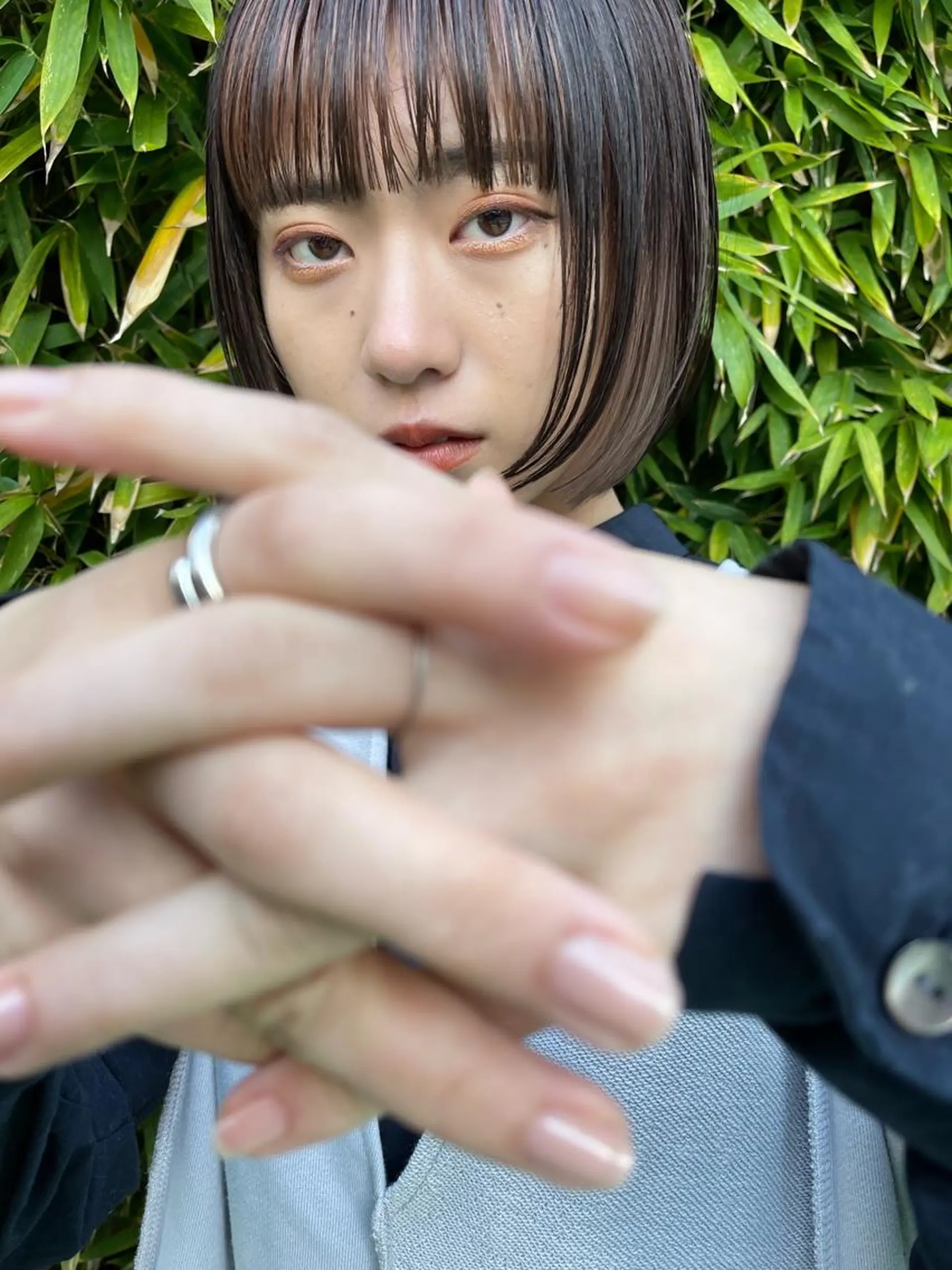 ショート 顔まわりレイヤー デザインカットのヘアスタイル