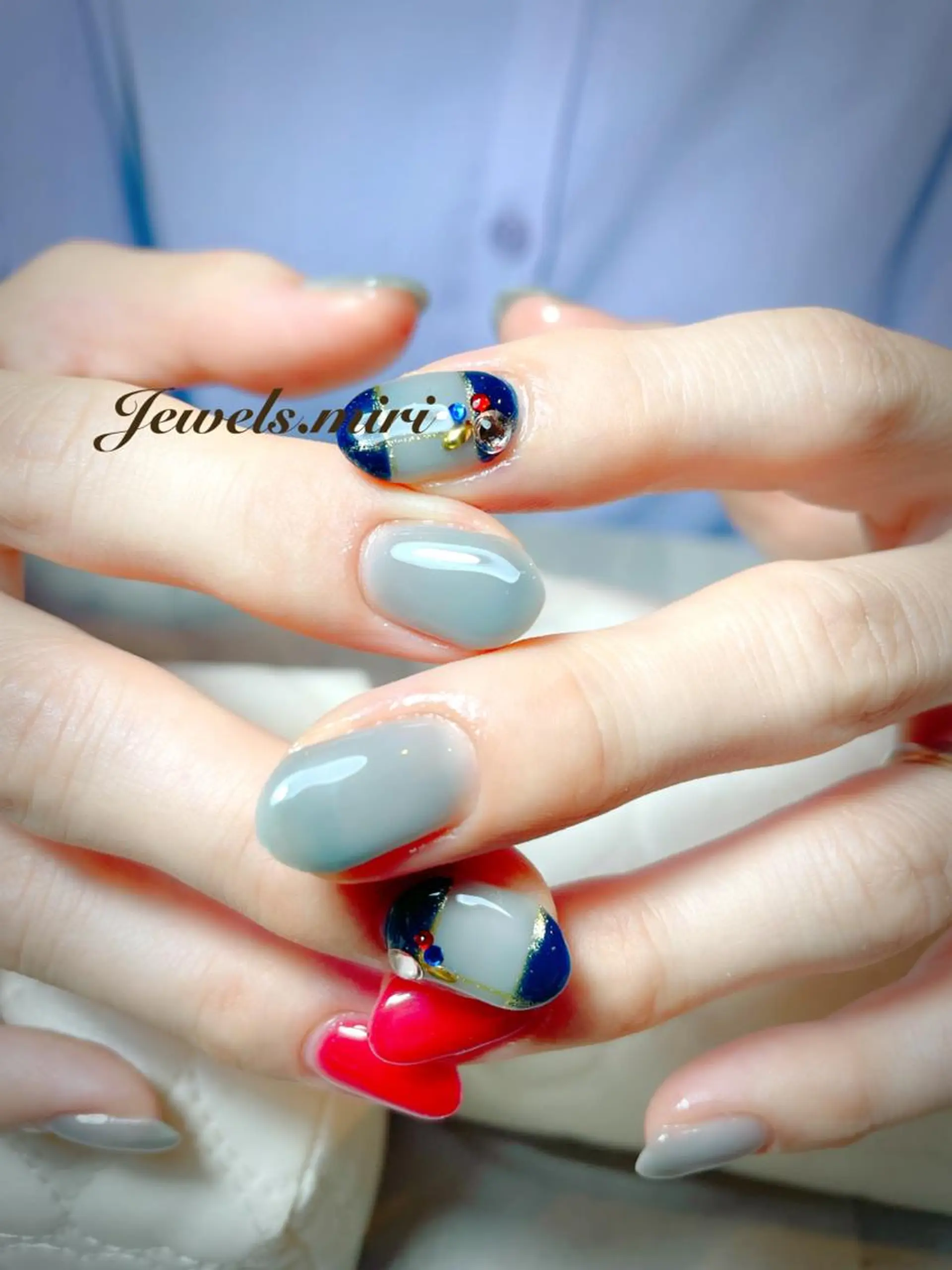 ネイル ブルー ジェルネイル ワンカラーネイル 赤色 春ネイル ネイルサロン Jewels Mのネイルデザイン