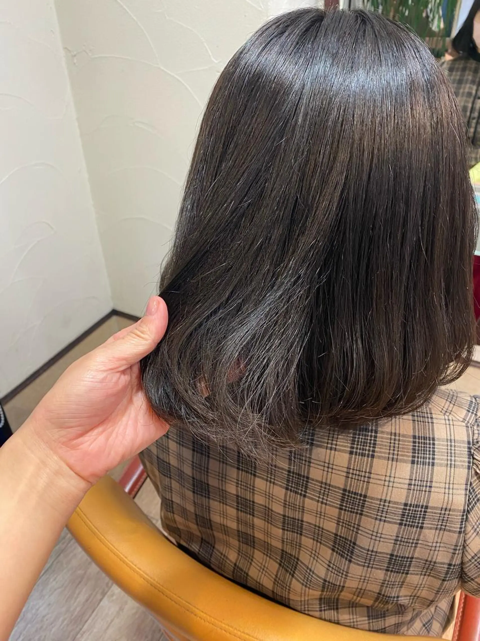 ミディアム カラー ブラウンカラー オリーブブラウン サプリームヘア 飯田みち瑠のヘアスタイル