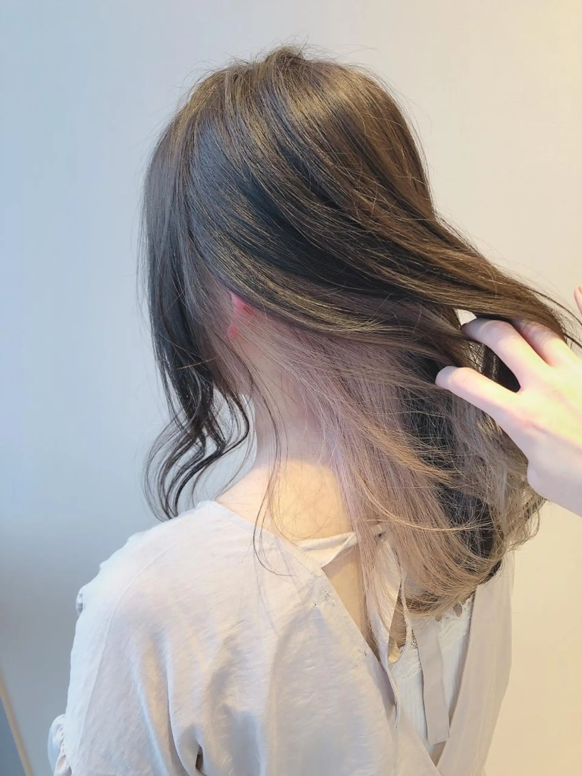 カラー ピンクカラー ホワイトピンク レイヤーカット 古川洋之のヘアスタイル