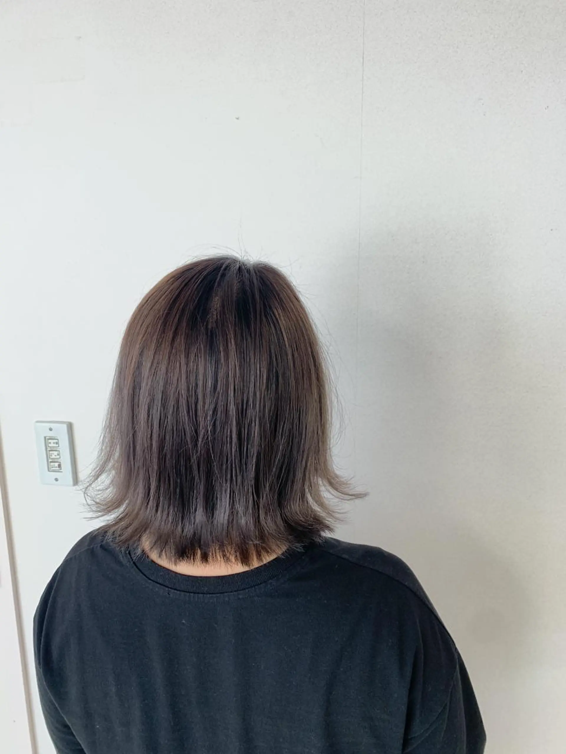 ミディアム 外ハネヘア 新明 修一のヘアスタイル