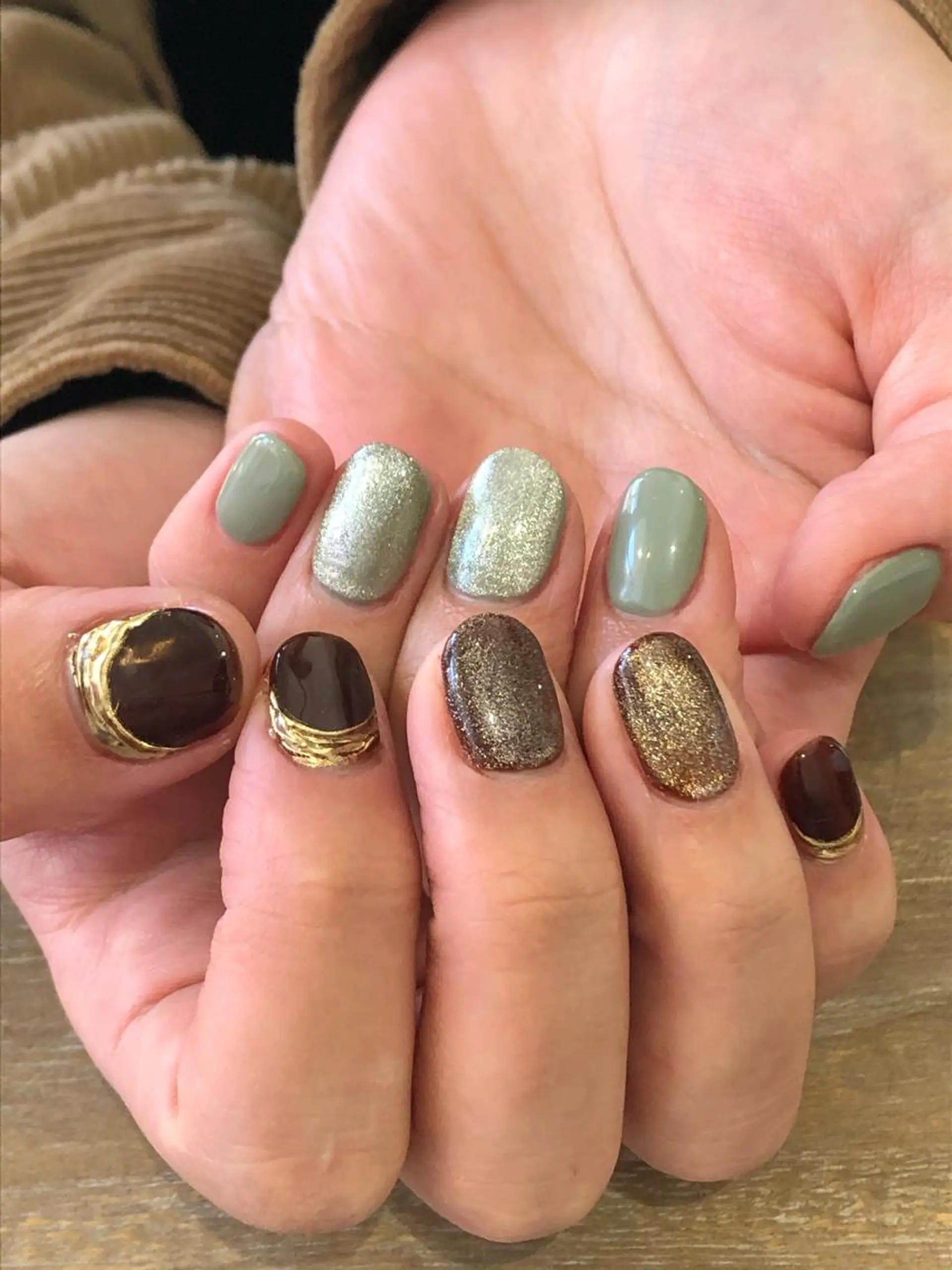 ネイル マグネットネイル ハンドネイル Nest 三田のマツエク・マツパデザイン