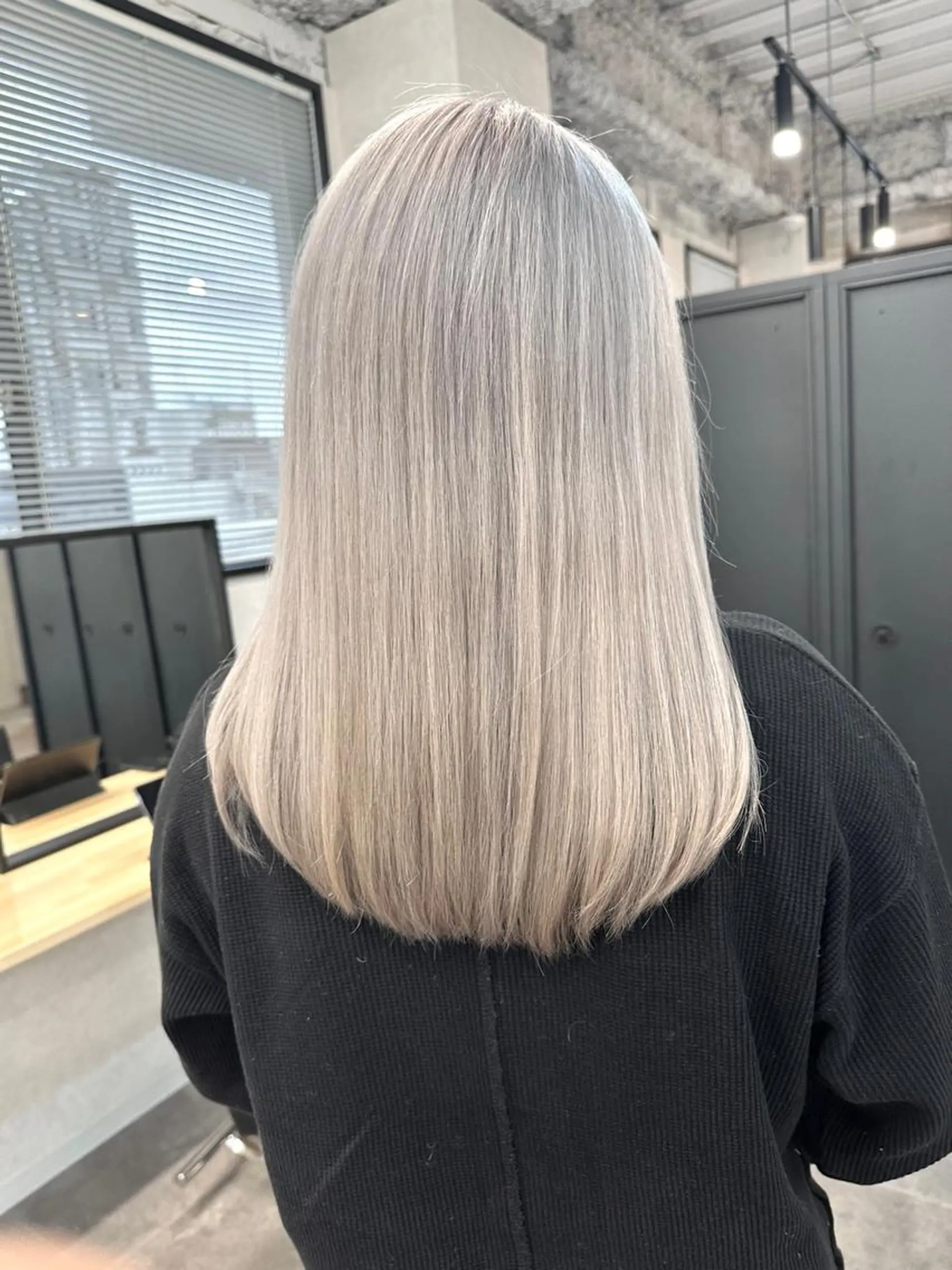 セミロング ヘアカラー Aika 🖤のヘアスタイル