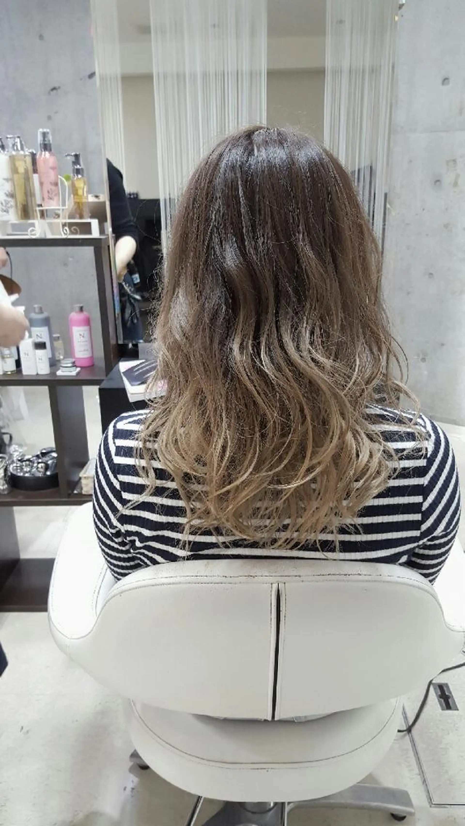 セミロング 髪質改善×レイヤー 高嶋のヘアスタイル