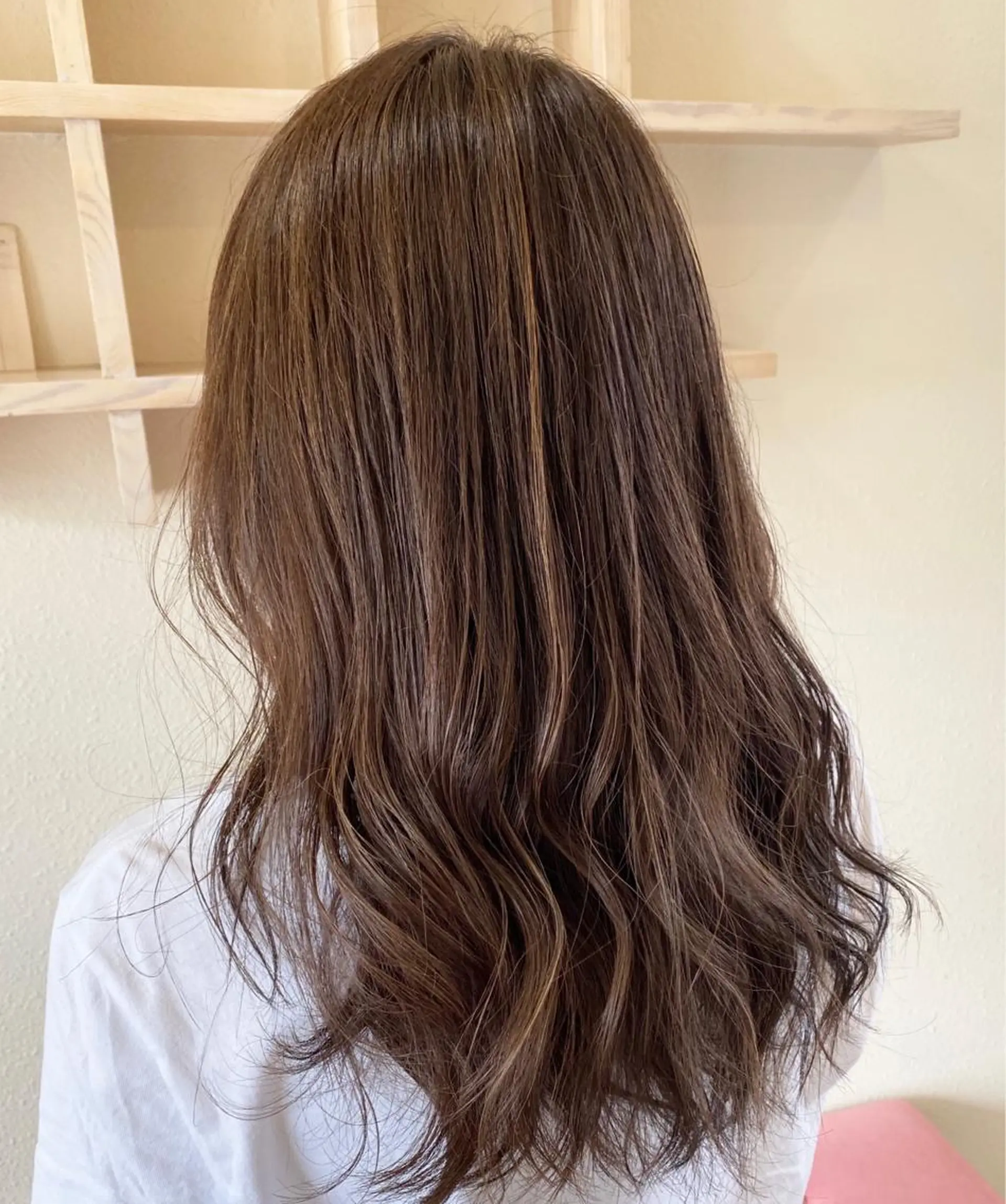 セミロング カラー 中川 茜里のヘアスタイル