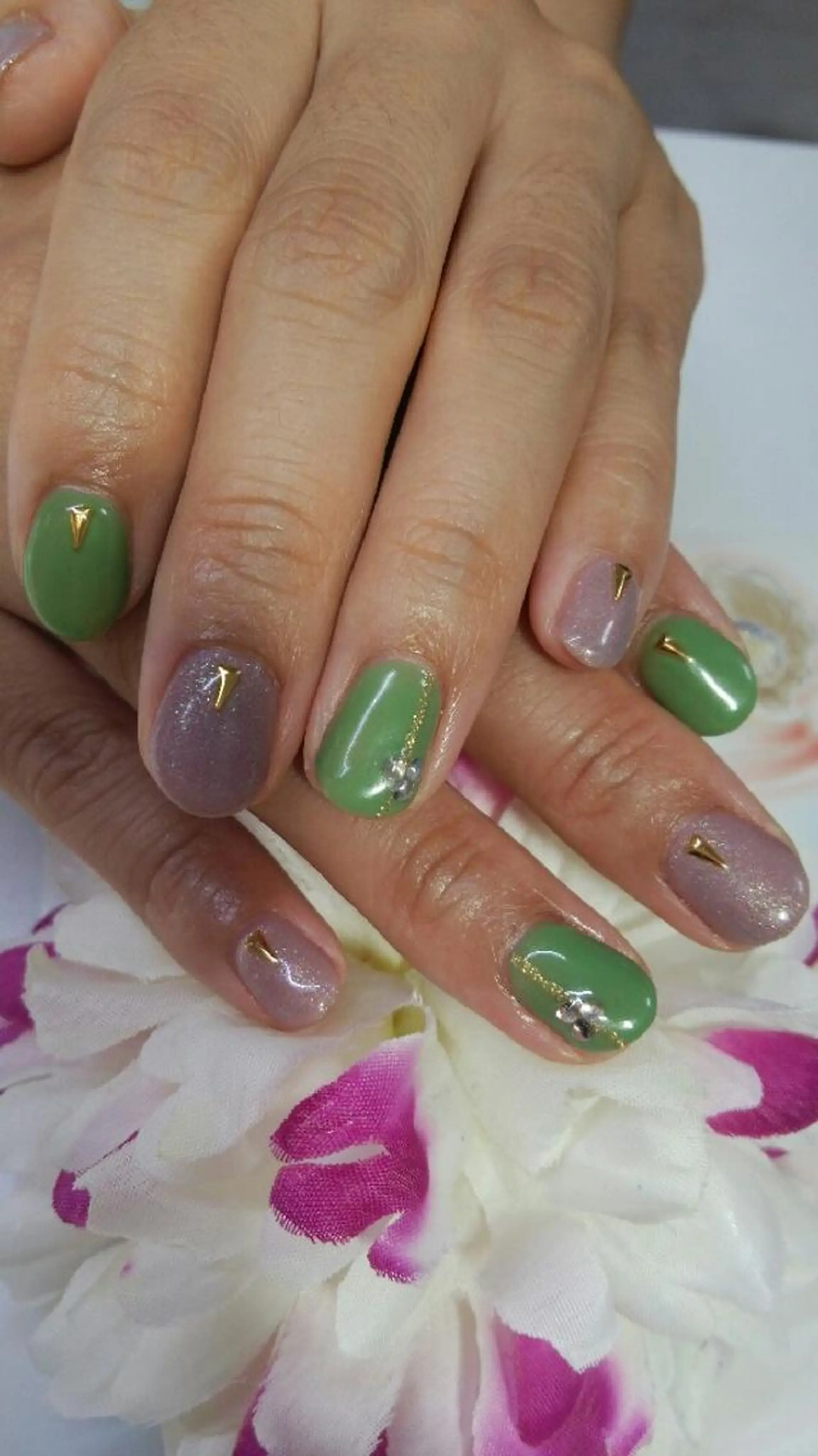 ネイル ゴールド グリーン ラメ(グリッター) ストーンネイル ハンドネイル 田代 夏子のネイルデザイン