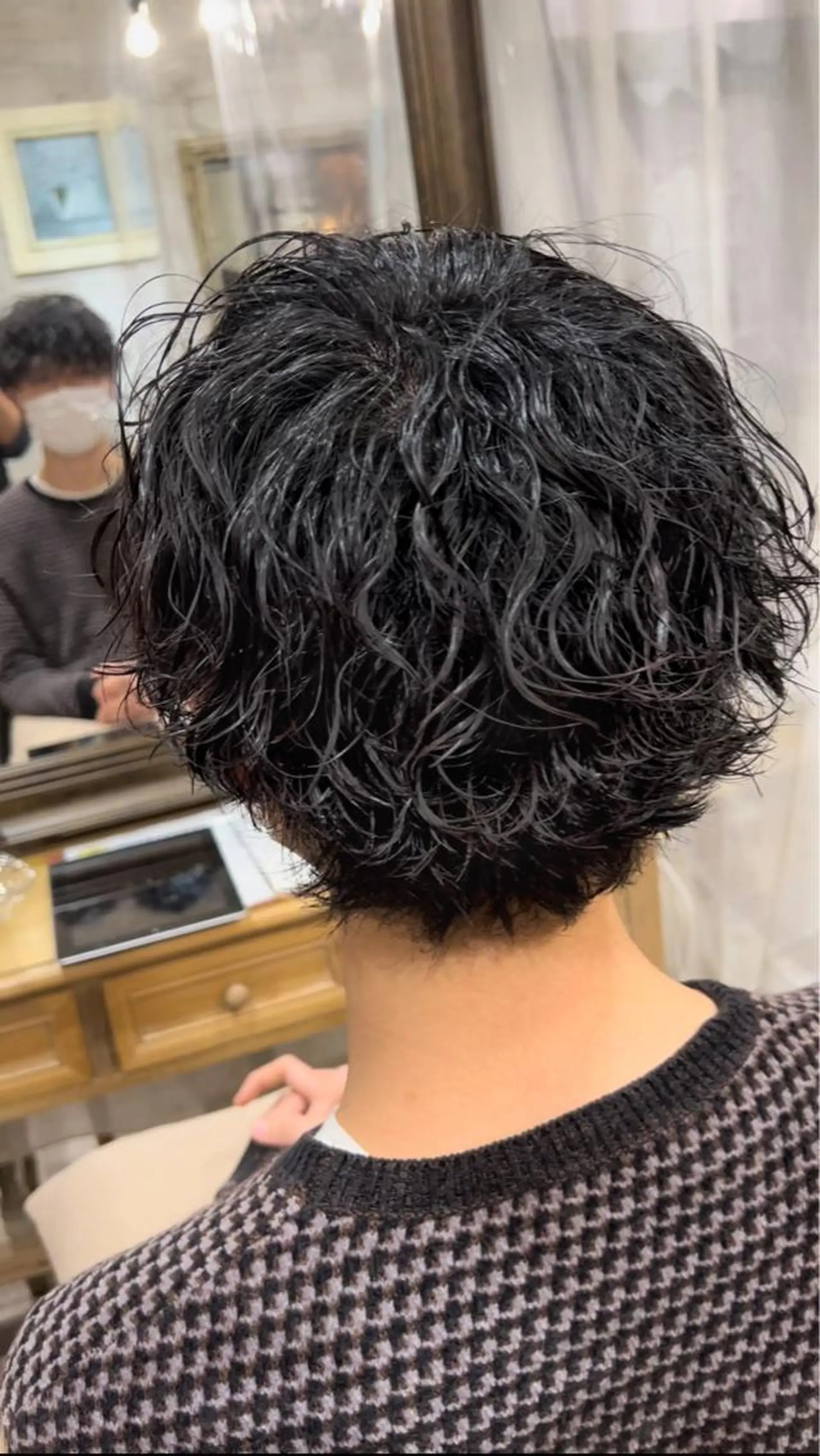 ミディアム パーマ メンズ ミディアムパーマ メンズパーマ スパイラルパーマ カット パーマ トリートメント メンズStylist 山根慧のヘアスタイル