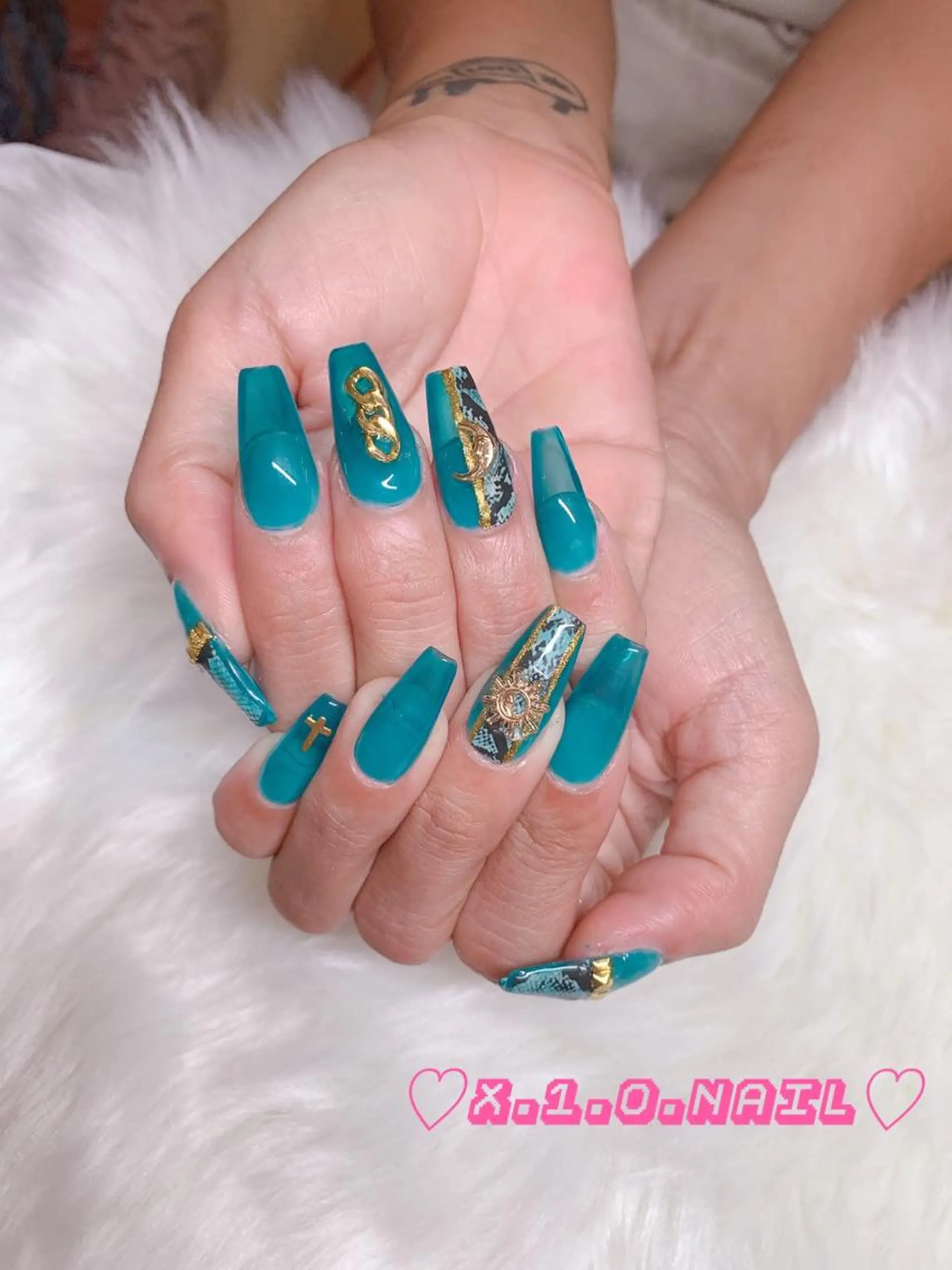 ネイル アニマル柄 アートネイル クリアネイル ニュアンスネイル ネイルチップ ハンドネイル x.1.0.nail ♡Cのネイルデザイン