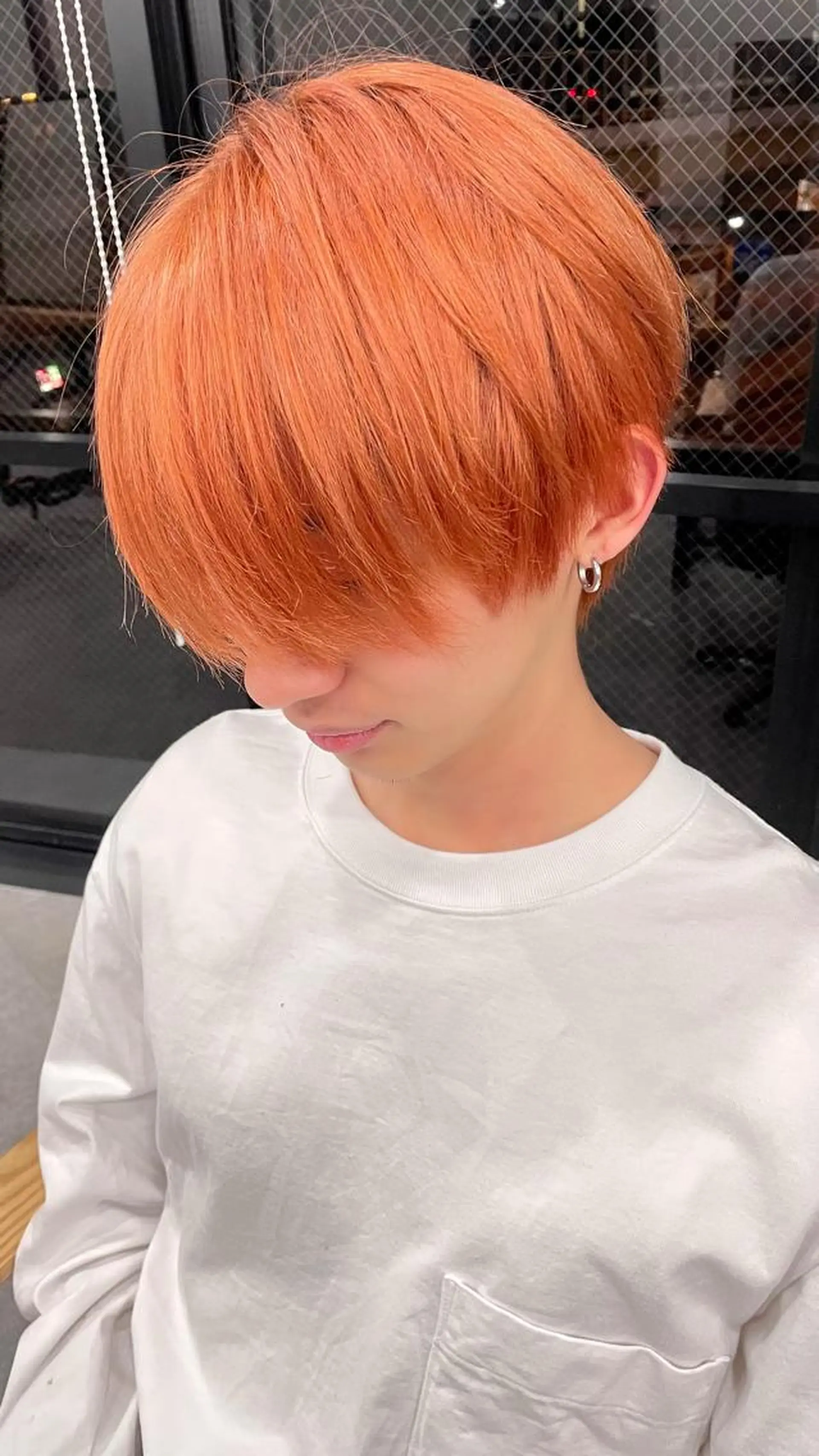カラー メンズ メンズハイトーン ハイトーンカラー ハイトーンオレンジ オレンジ カット ヘアカラー ヘアセット 韓国メンズヘア　ミル クティボブ　足立佳代のヘアスタイル