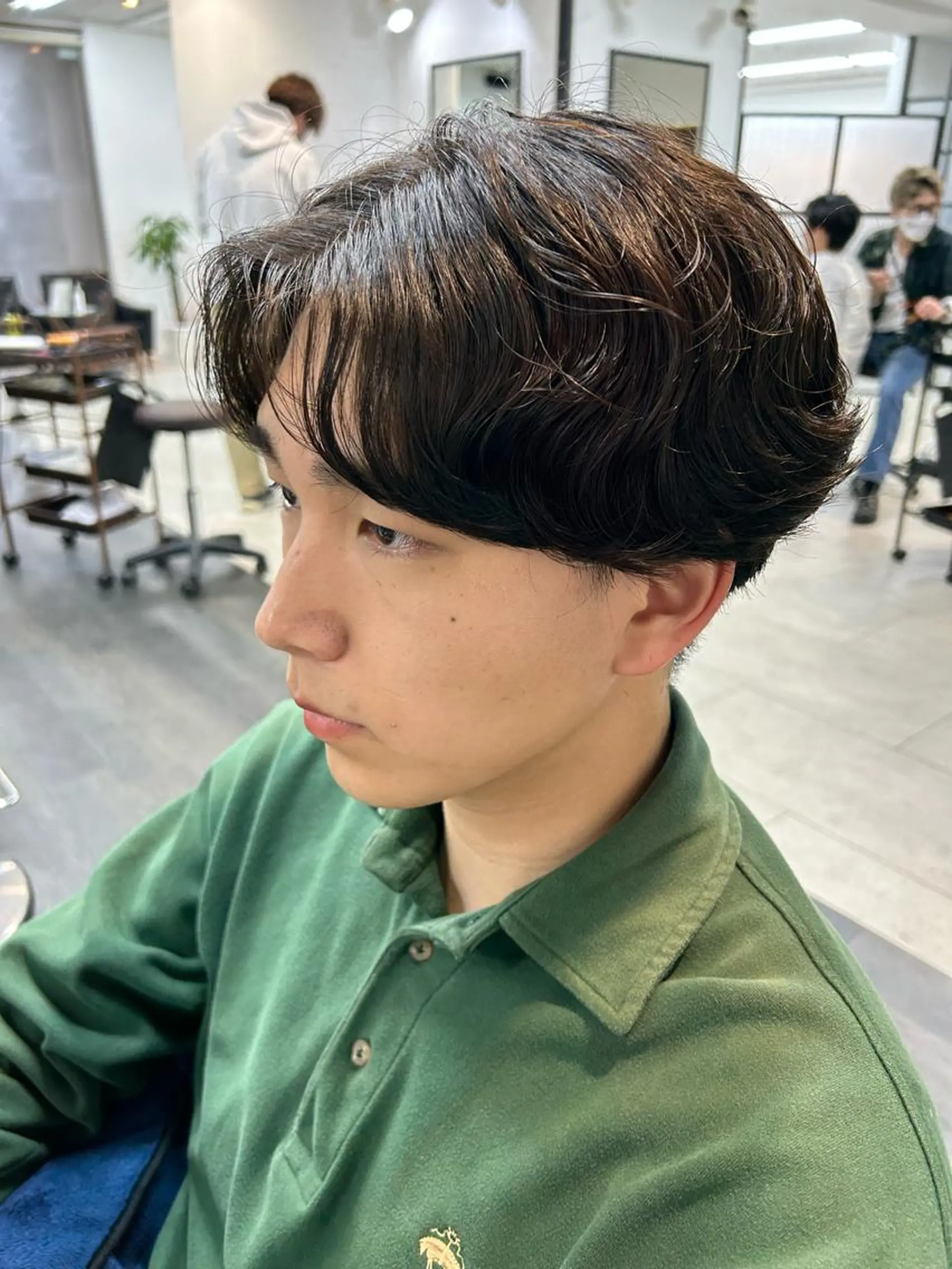 ショート パーマ メンズ センターパート カルマパーマ メンズ韓国風 メンズパーマ 韓国風ヘア カット パーマ メンズパーマの達人 / タカシマダイスケのヘアスタイル