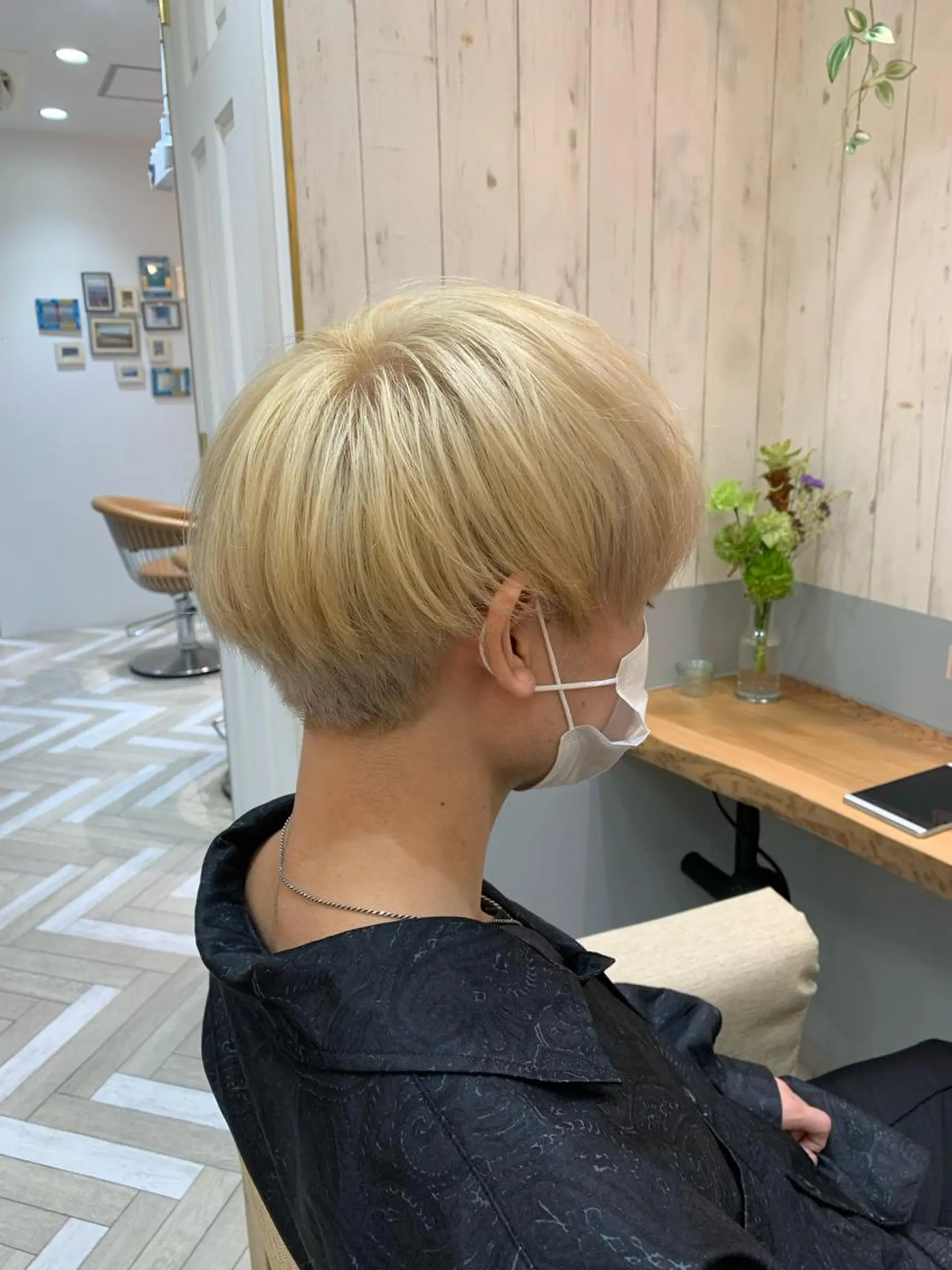 ショート カラー メンズ メンズブリーチ メンズハイトーン ベージュカラー ブリーチ ブロンド 新宿/韓国レイヤー 髪質改善カラー/角所のヘアスタイル