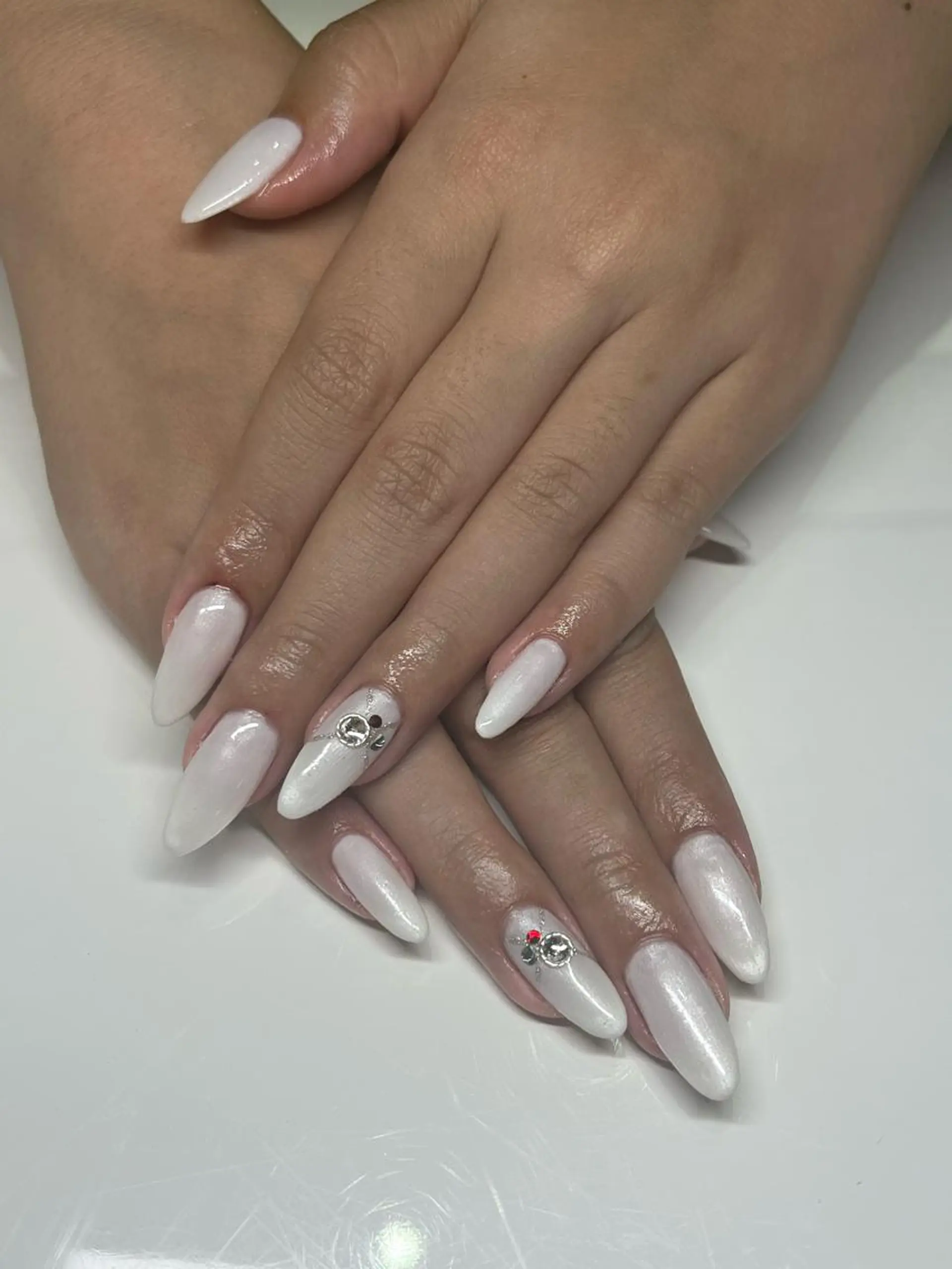 ネイル アートネイル 赤色 ストーンネイル Ribbon佐野店 小泉のネイルデザイン