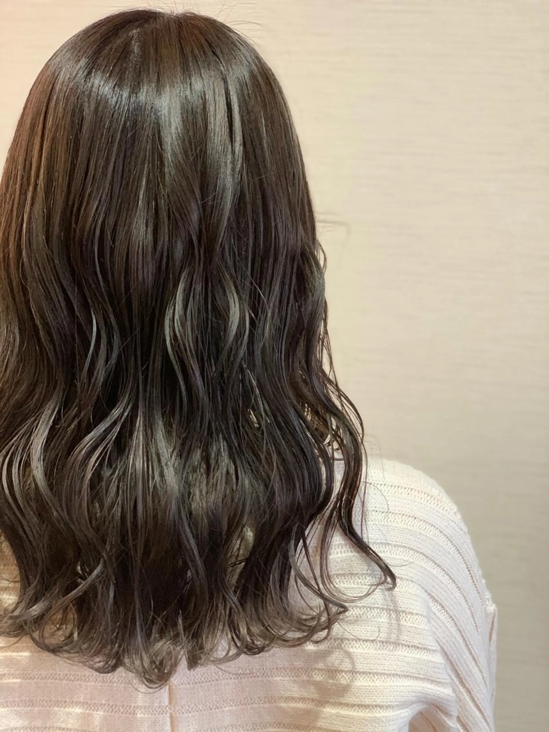 ミディアム カラー 蓮見  友里のヘアスタイル