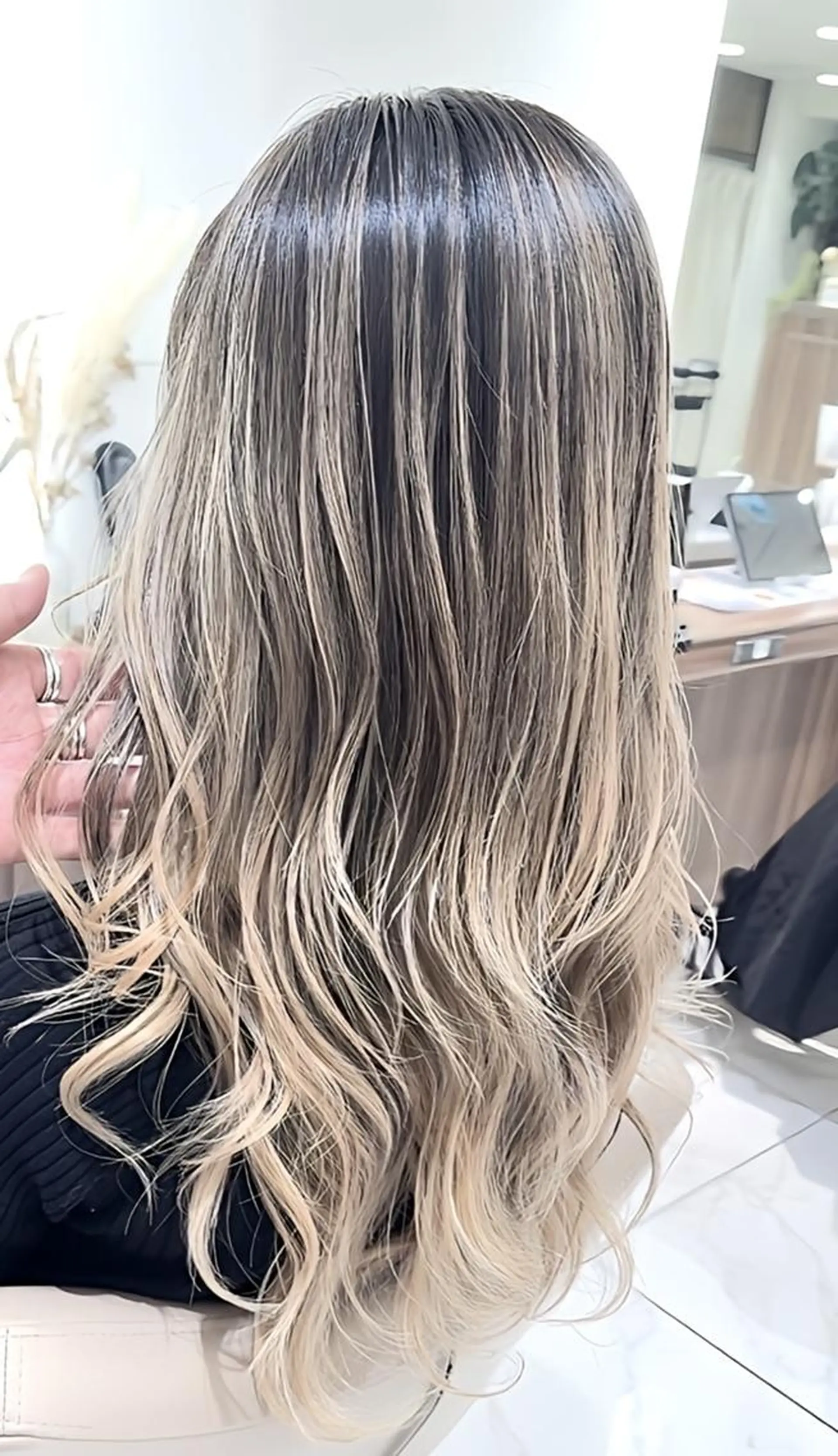 ロング カラー バレイヤージュ 髪質改善 レイヤーカット カット ヘアカラー トリートメント 山崎俊輔/髪質改善 /バレイヤージュのヘアスタイル