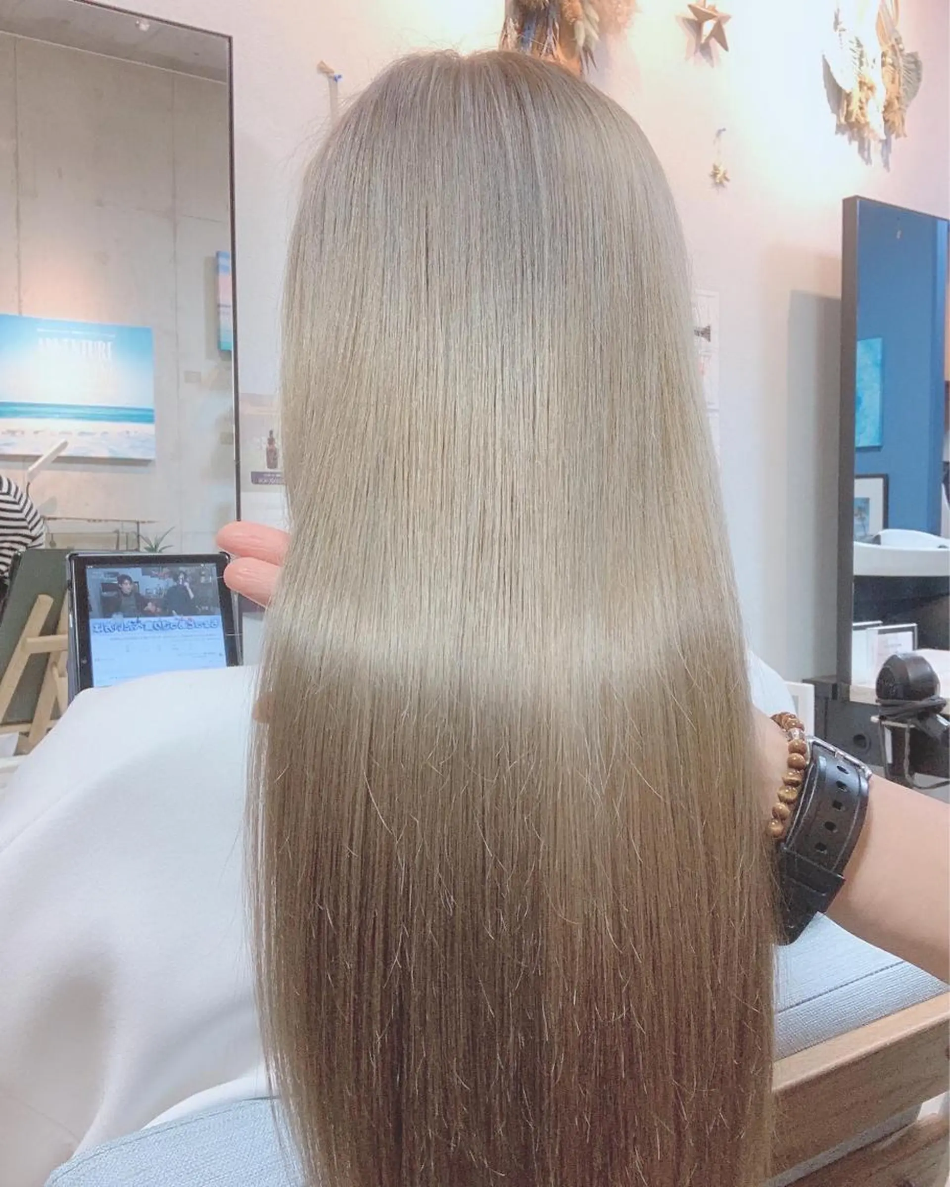 ロング カラー ブリーチ ハイトーンカラー Beach 代表 KENTAのヘアスタイル