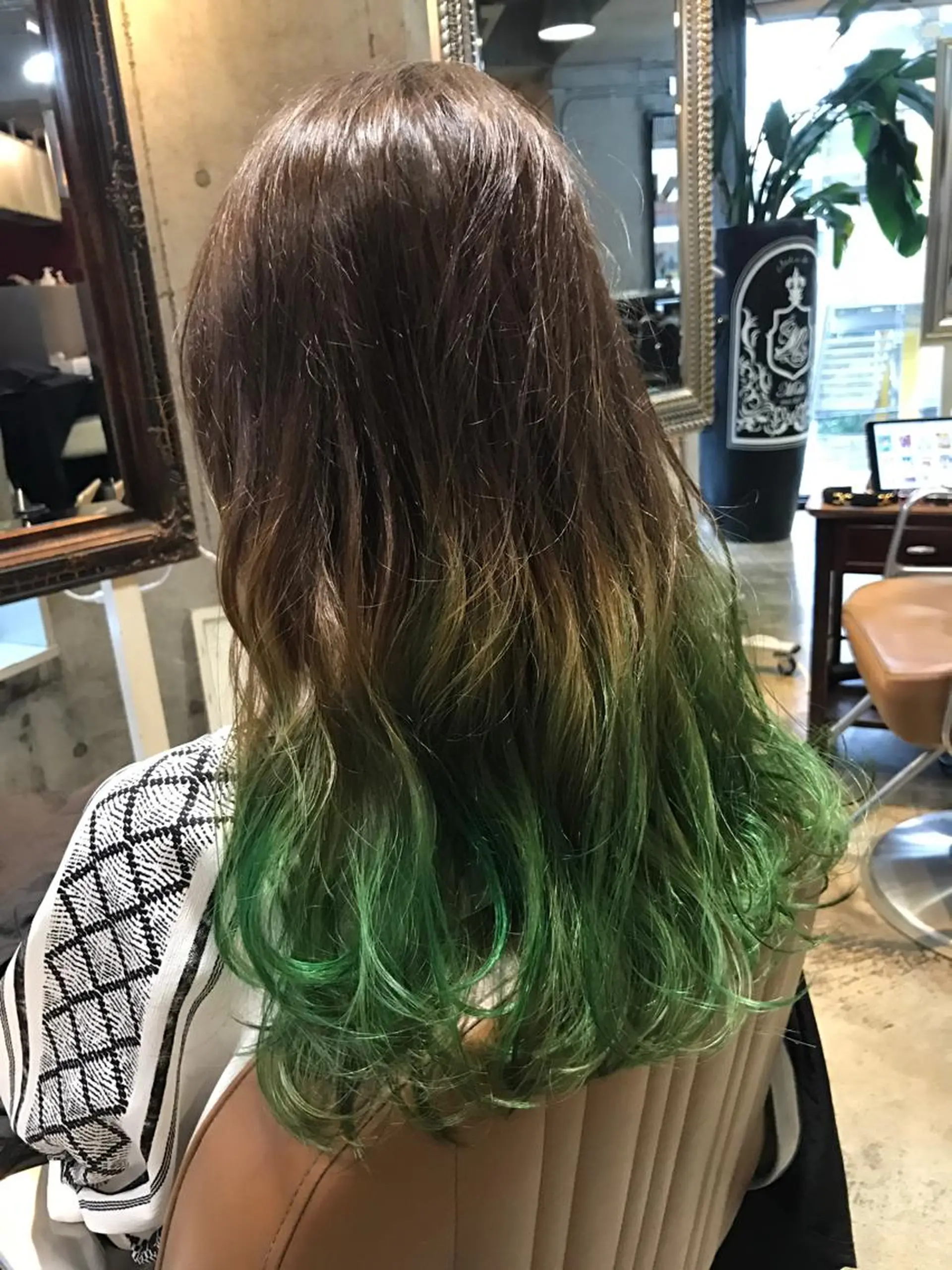 ミディアム カラー パーマ ヘアアレンジ メンズ キッズ ネイル マツエク・マツパ グリーン サロンドミルク 原宿のヘアスタイル