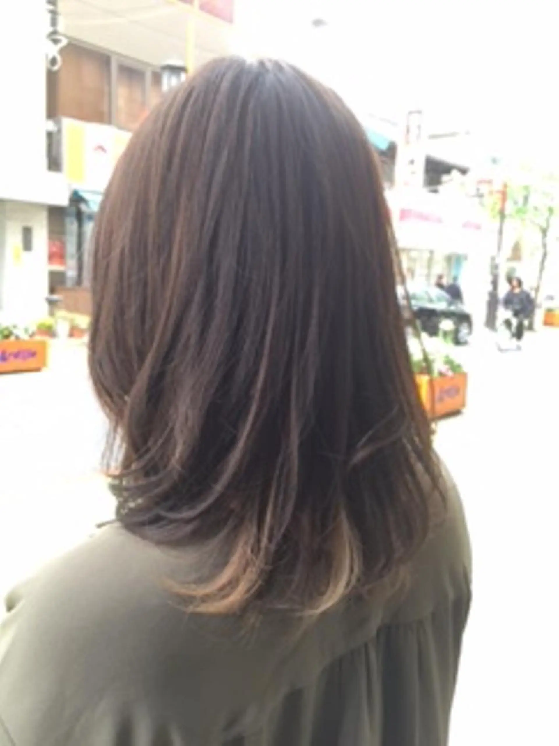 セミロング カラー 西山 恵太郎のヘアスタイル