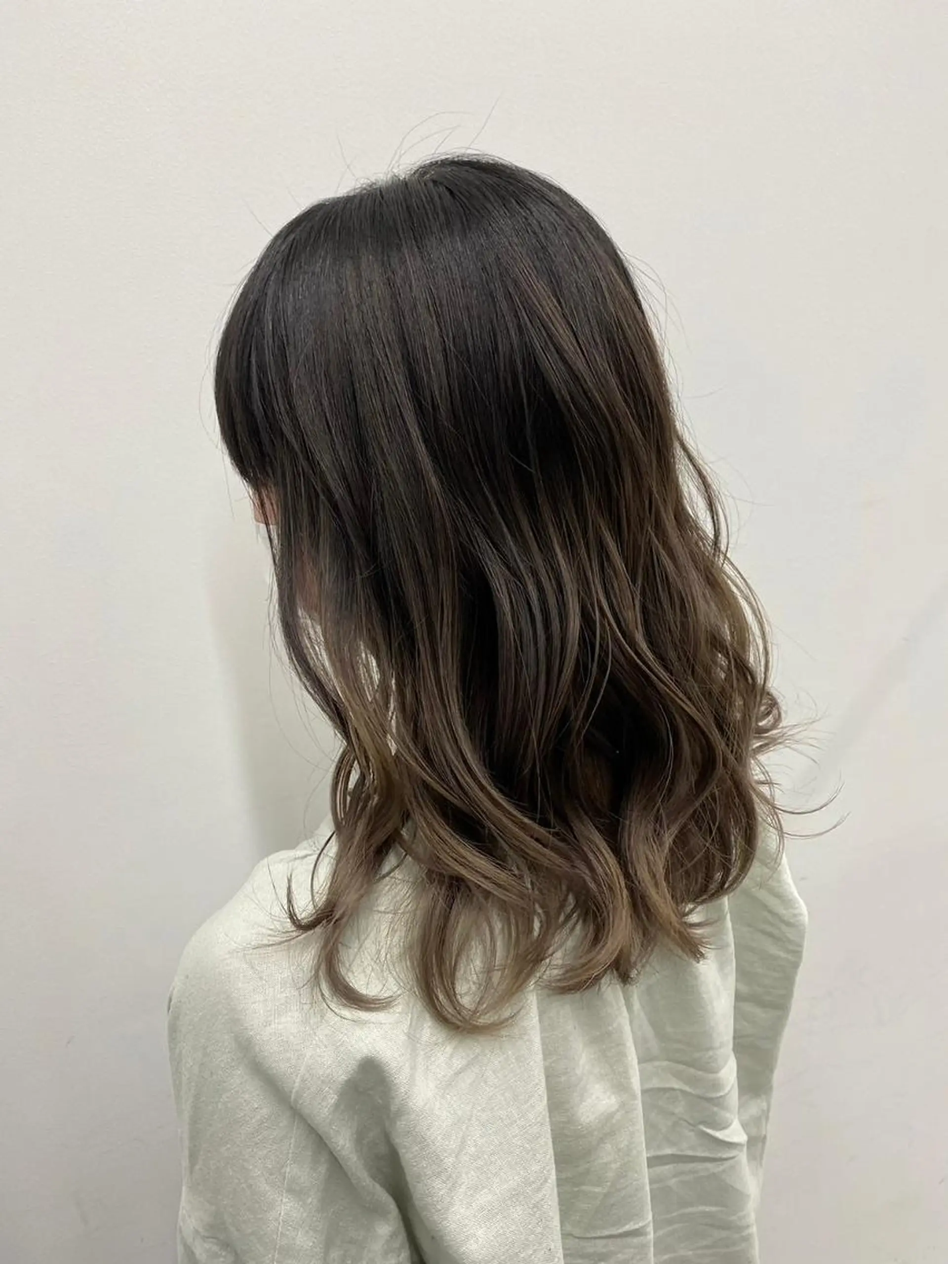 ロング ハイライト 髪質改善 レイヤーカット 縮毛矯正 トリートメント 【公式】amble luxe池袋東口🩷のヘアスタイル