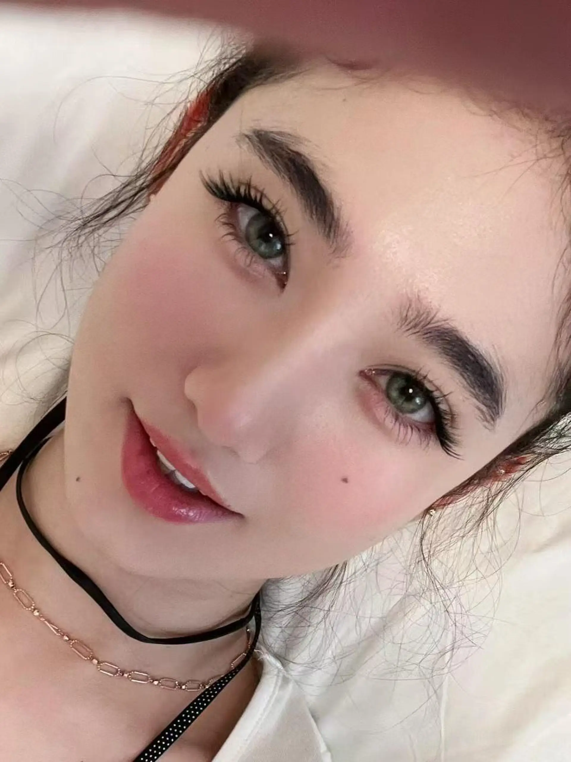 マツエク もも🍑LEDマツエ クボリュームラッシュのマツエク・マツパデザイン