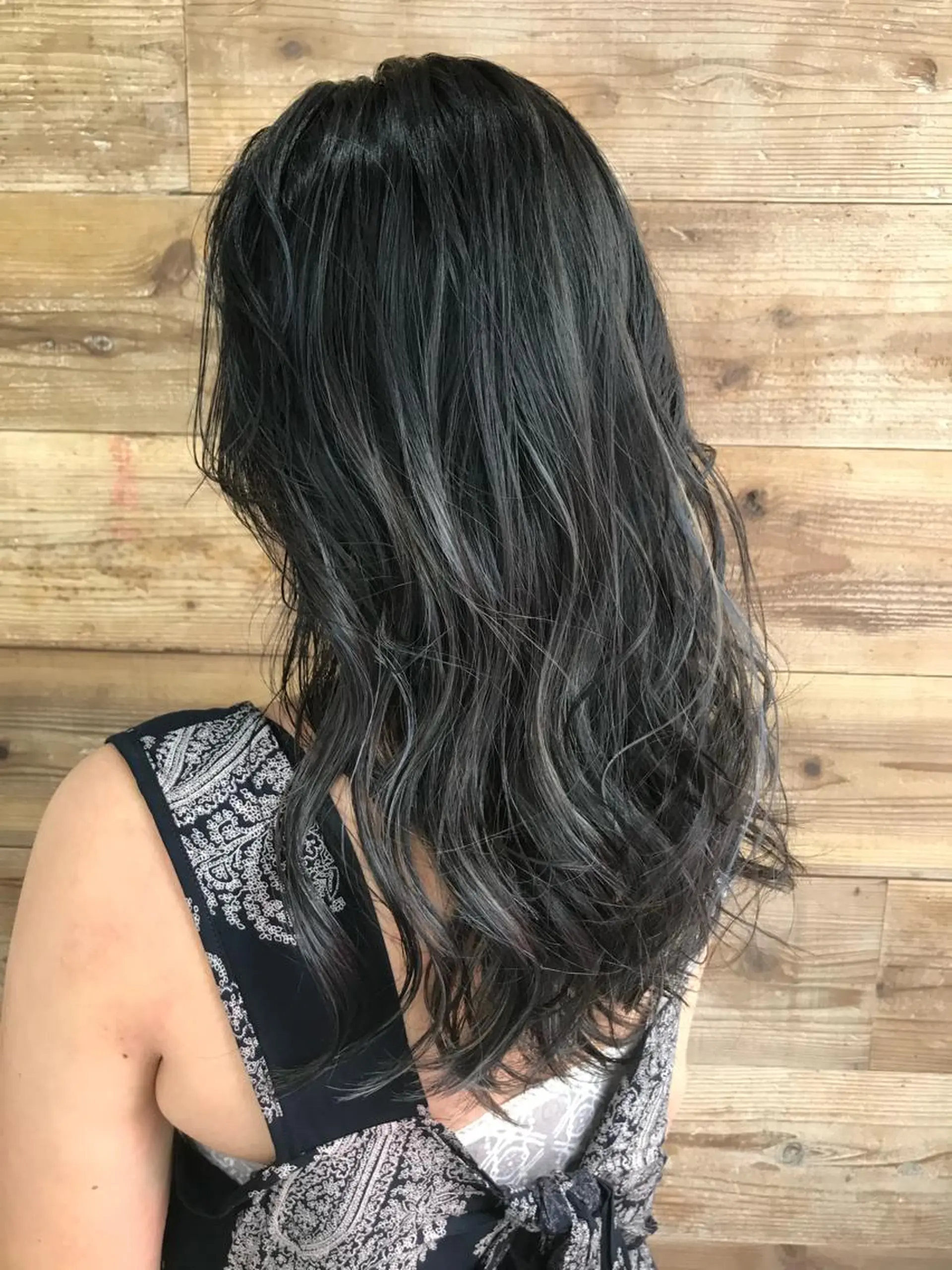 セミロング カラー ヘアアレンジ ハイライトカラー ハイライト 白髪ぼかしハイライト バレイヤージュヤマトのヘアスタイル