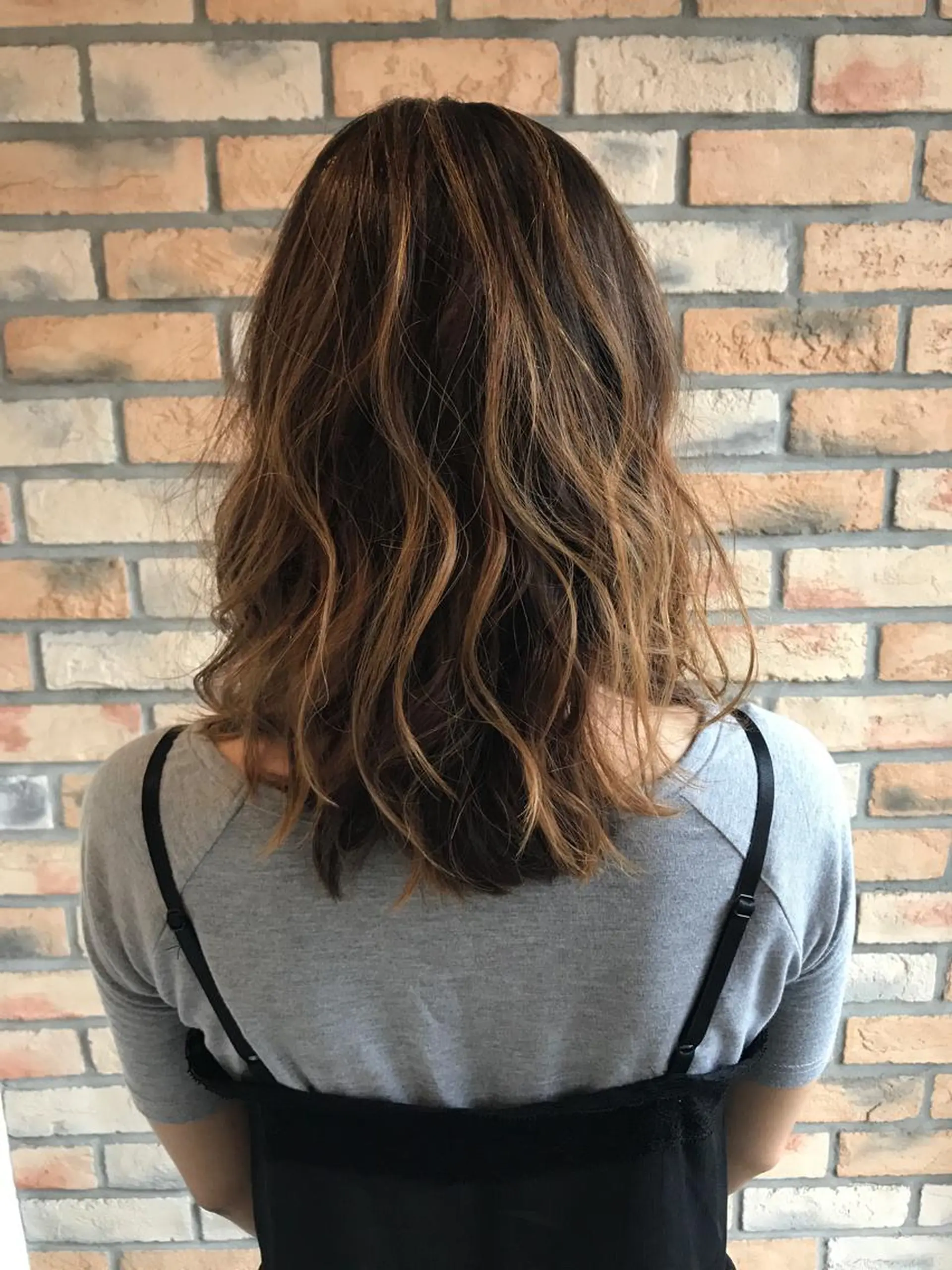 ミディアム カラー ヘアアレンジ バレイヤージュ レイヤーカット 烏山 達也のヘアスタイル