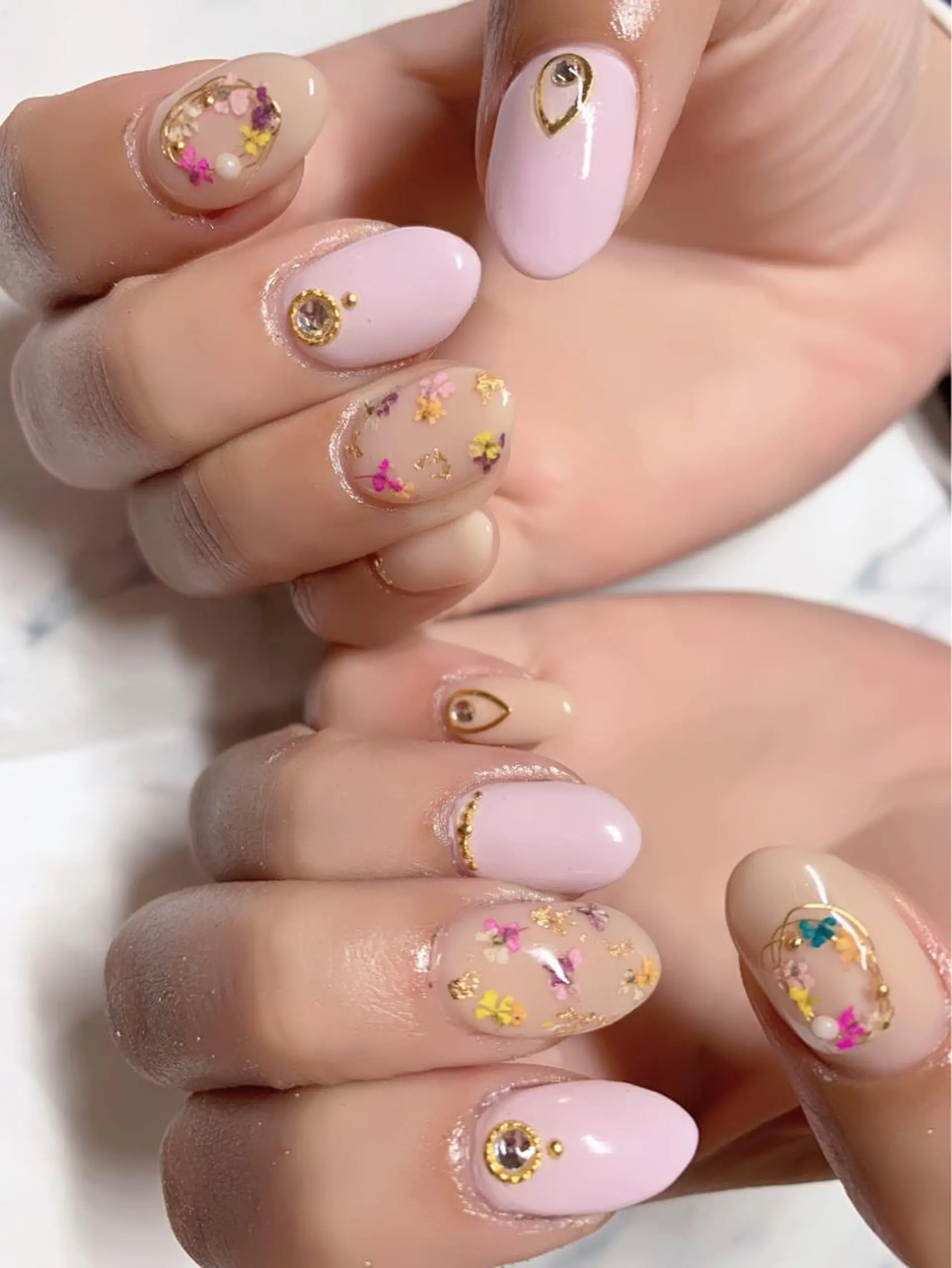 ネイル 菅野 愛花のネイルデザイン