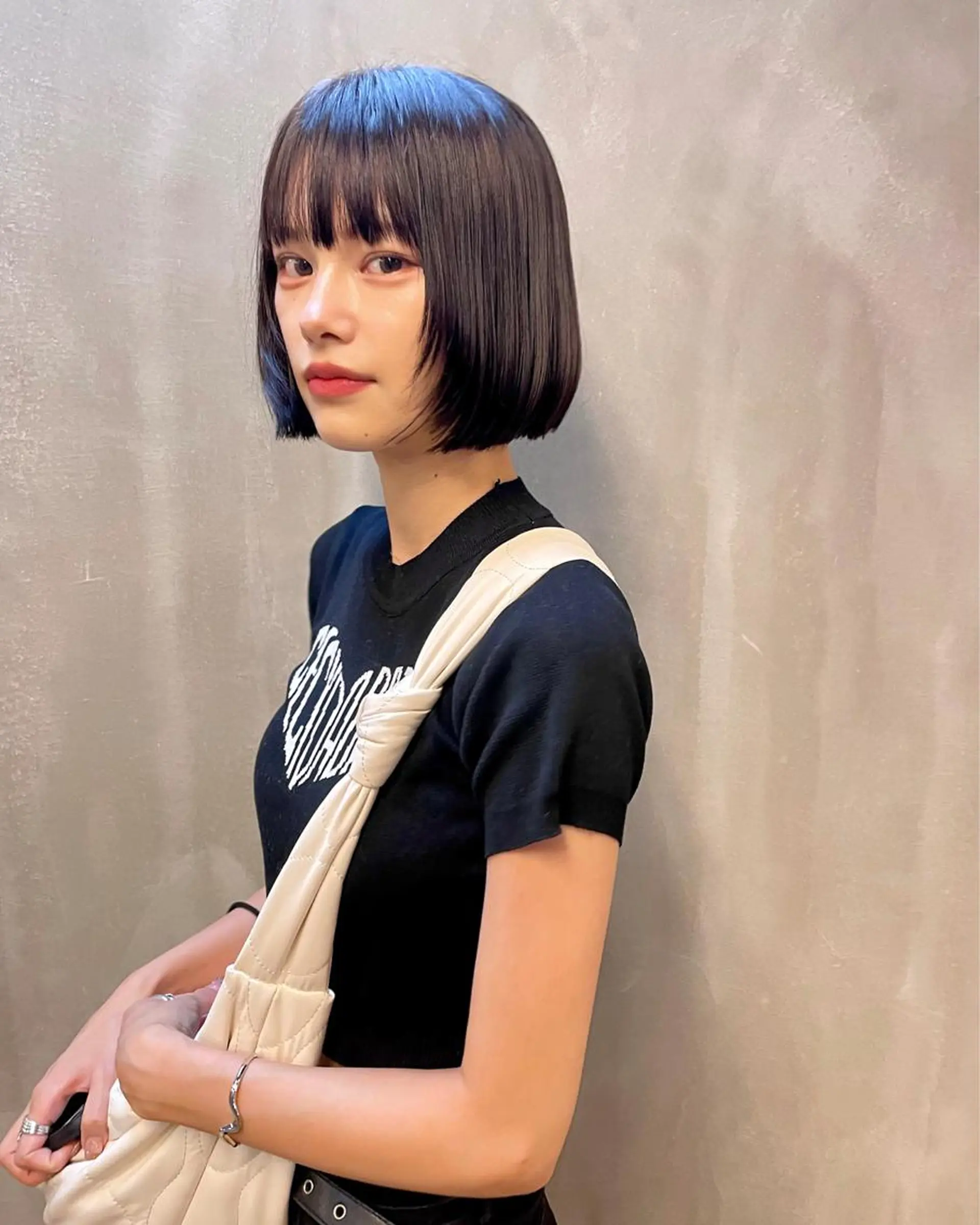 ミディアム カラー パーマ ヘアアレンジ メンズ キッズ ネイル マツエク・マツパ アイブロウ ブルーカラー ブルーラベンダー ラベンダーカラー ブルー カット ヘアカラー トリートメント tatsumi/ボブ ウルフ/レイヤーのヘアスタイル