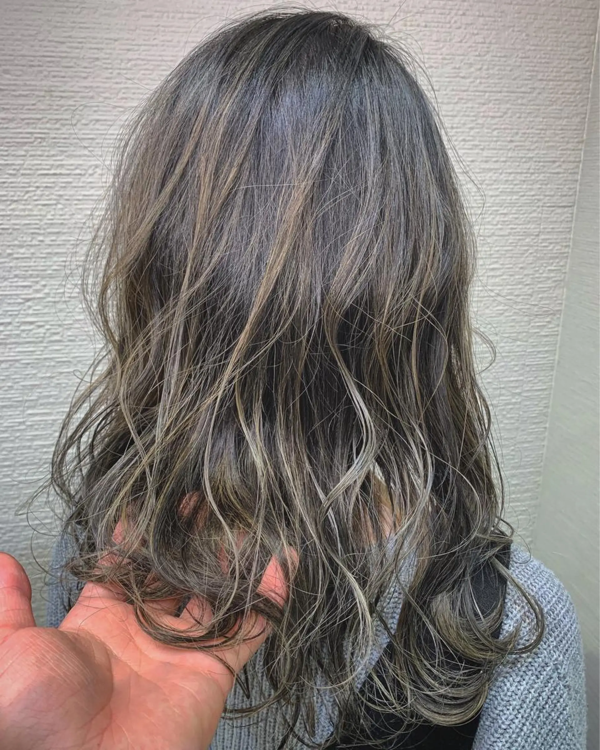 ロング ヘアアレンジ 白髪ぼかしハイライト 茗荷谷駅徒歩2分のヘアスタイル