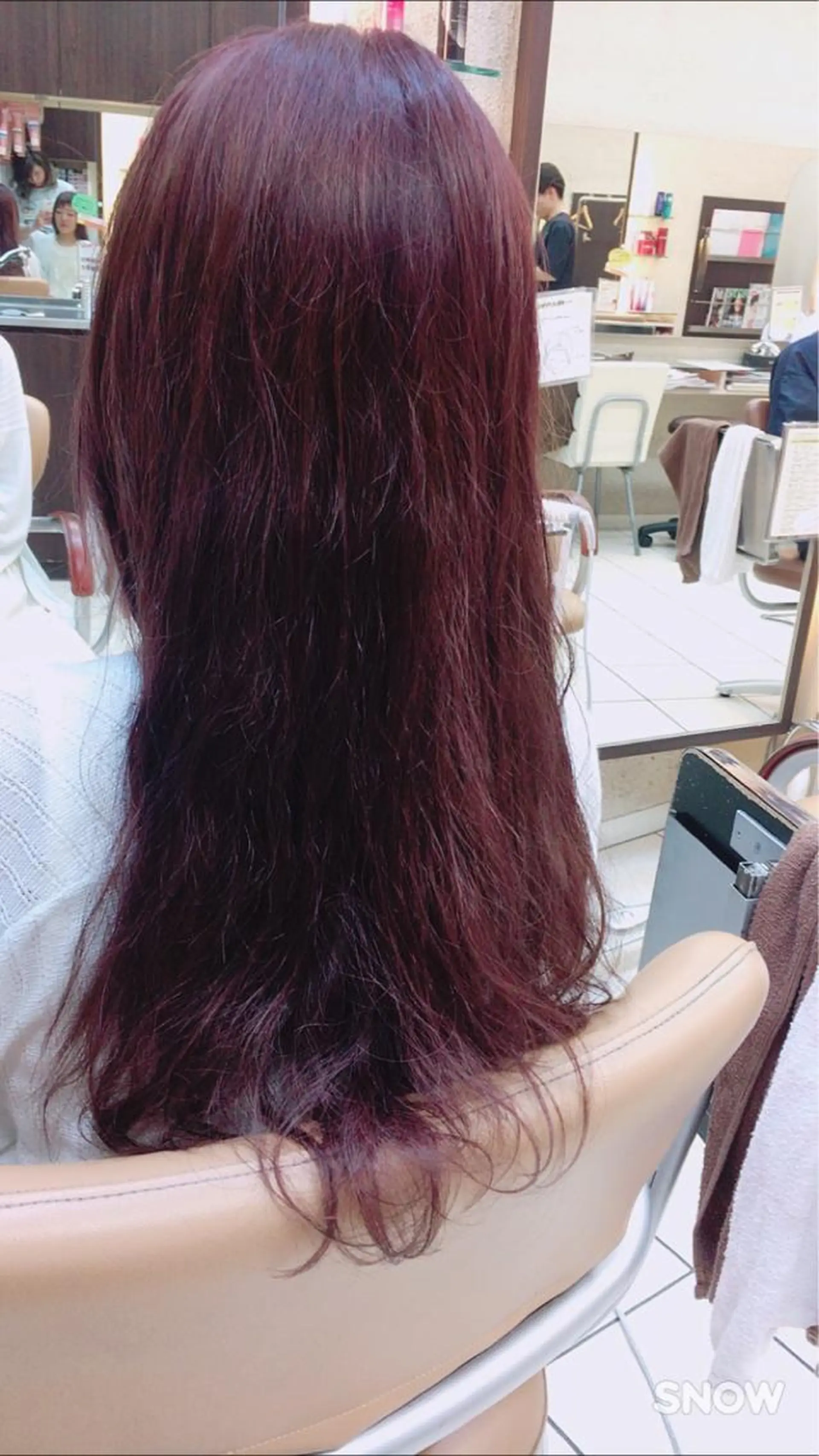 ロング カラー ブリーチ レッドカラー バイオレットカラー Minami .のヘアスタイル