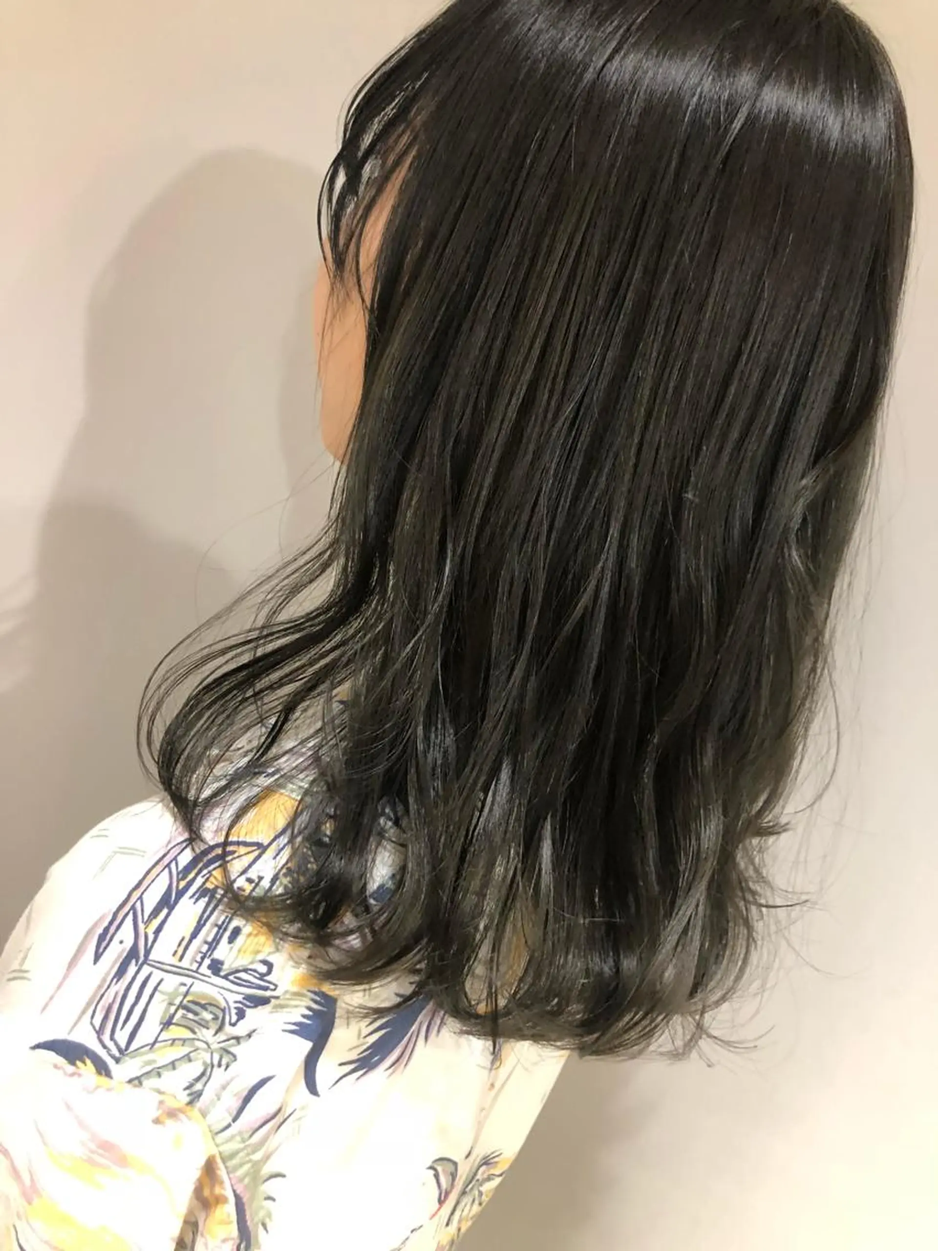 ミディアム カラー アディクシーカラー アッシュ scene. haraのヘアスタイル