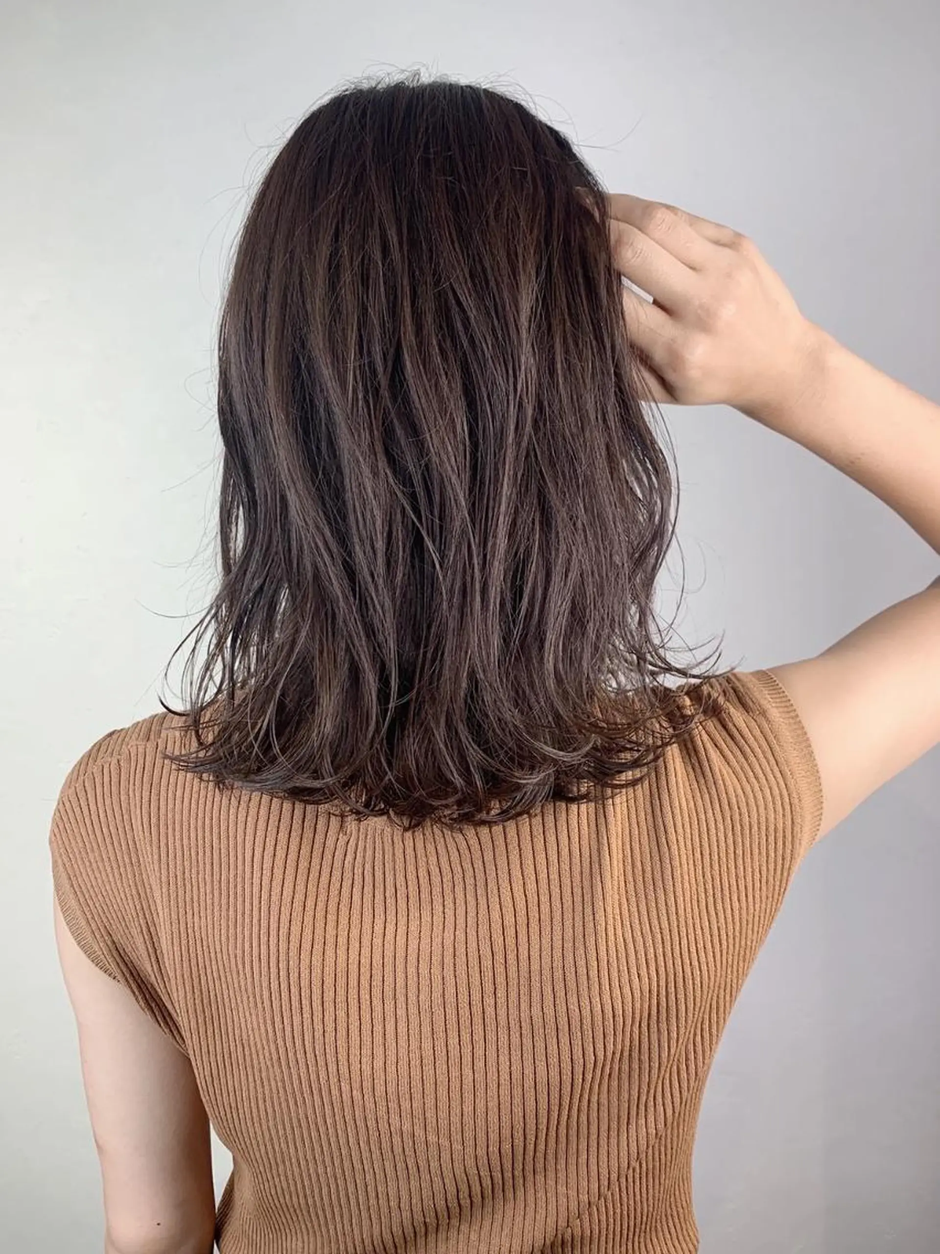 ミディアム アンダーバーホワイト 堺東店のヘアスタイル