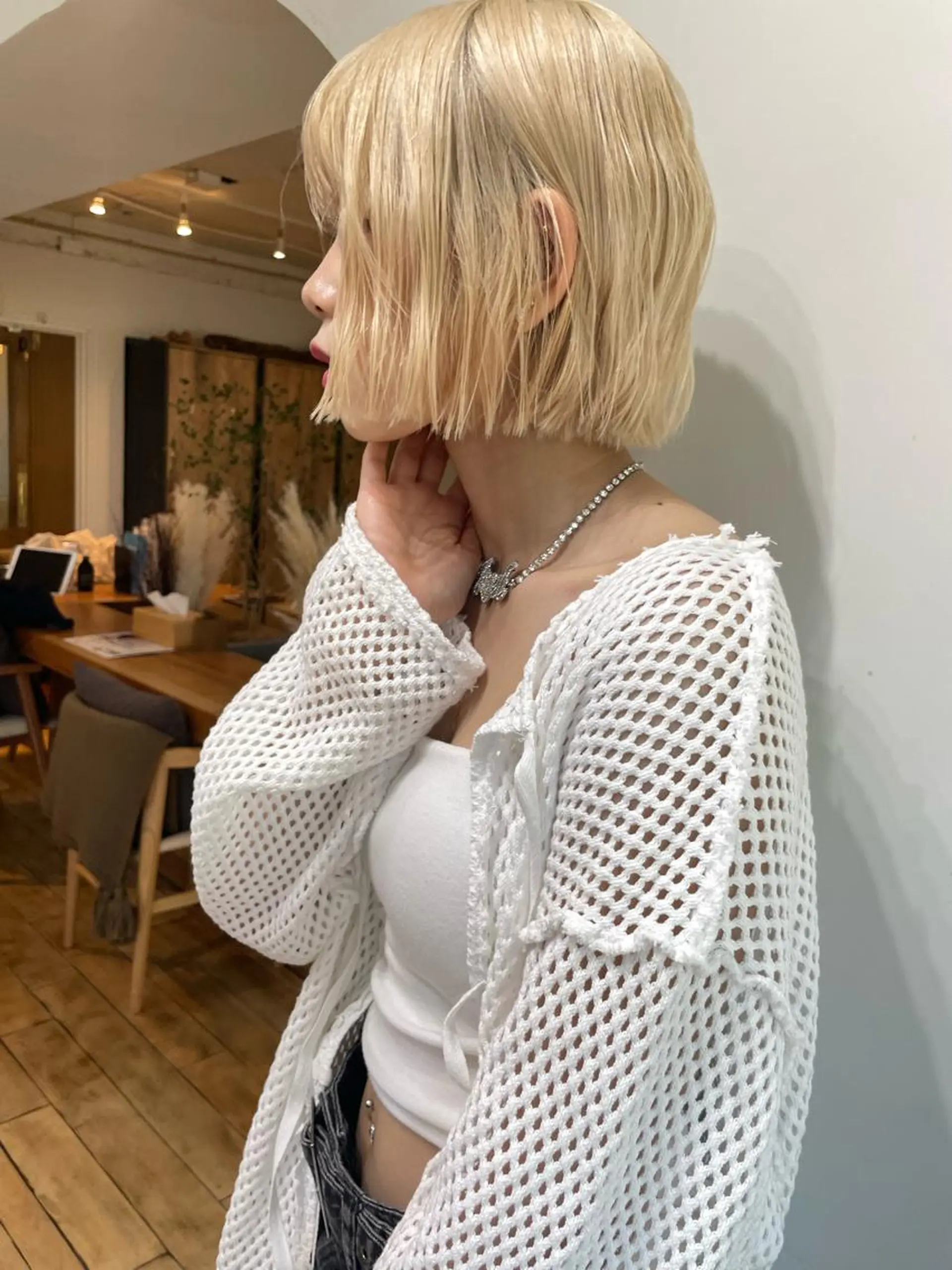 ミディアム カラー ネイル マツエク・マツパ アイブロウ ハイトーンカラー ⭐ハイトーンブリーチ ミルクティーピンクのヘアスタイル