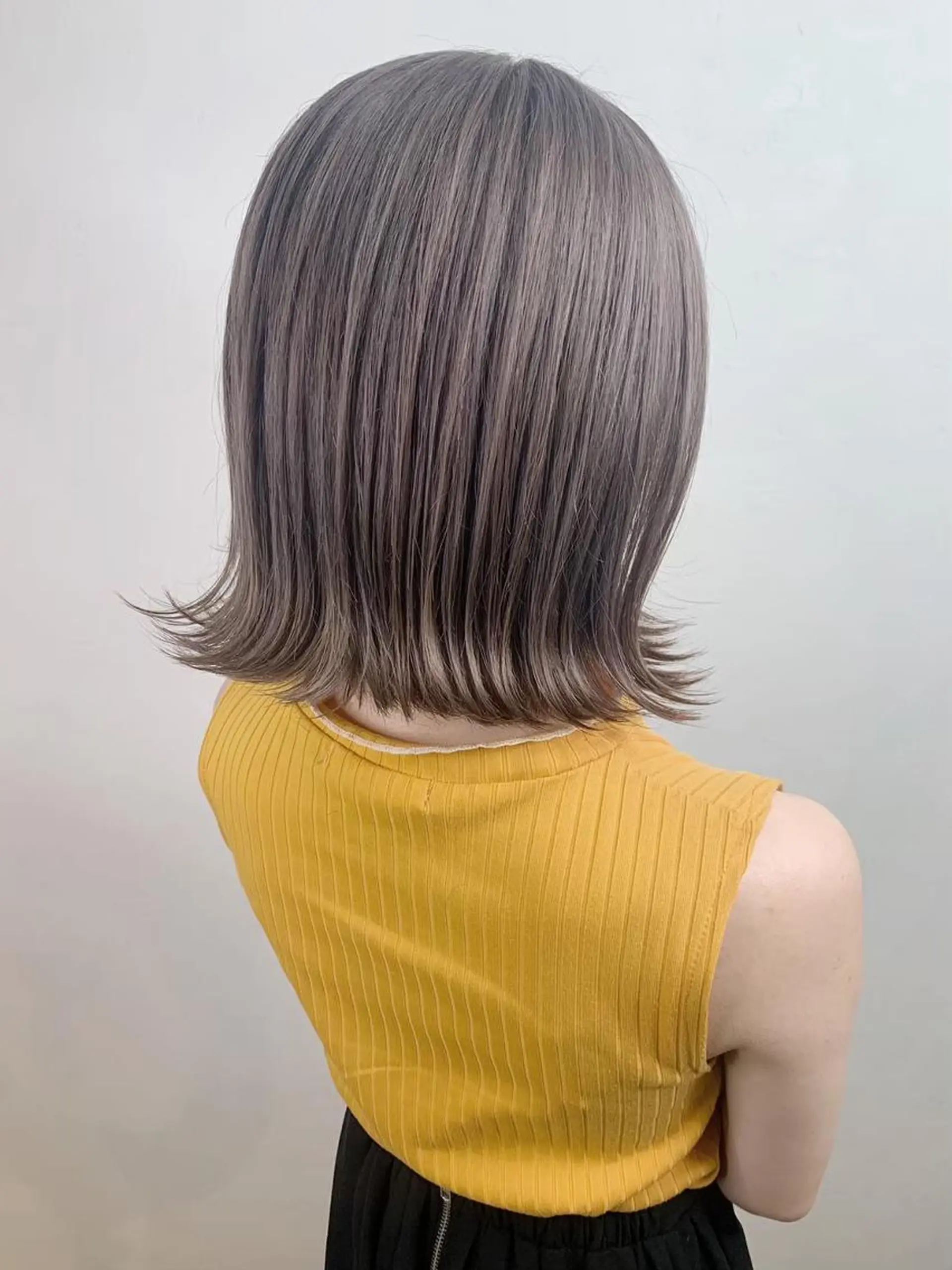 ミディアム ボブ 斜めバング 外国人風カラー 伸ばしかけ ハイライト カット ヘアカラー トリートメント ＿WHITE鳳店 アンダーバーホワイトのヘアスタイル