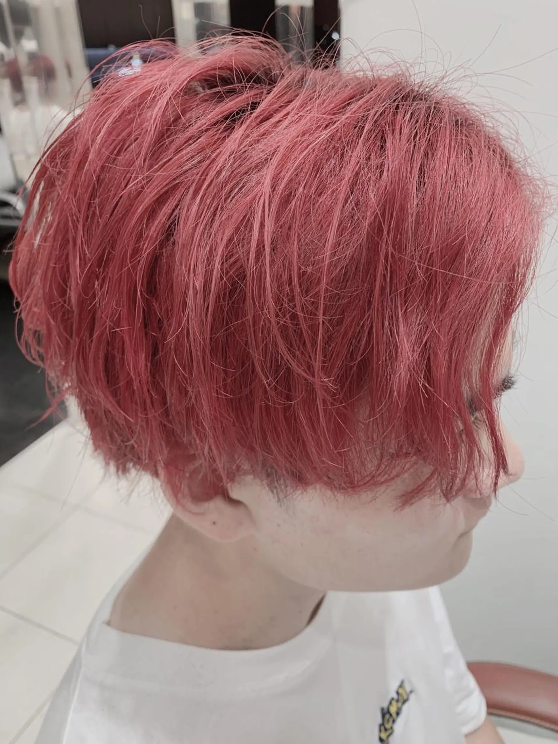 カラー メンズ レッドカラー 金井 郁弥のヘアスタイル