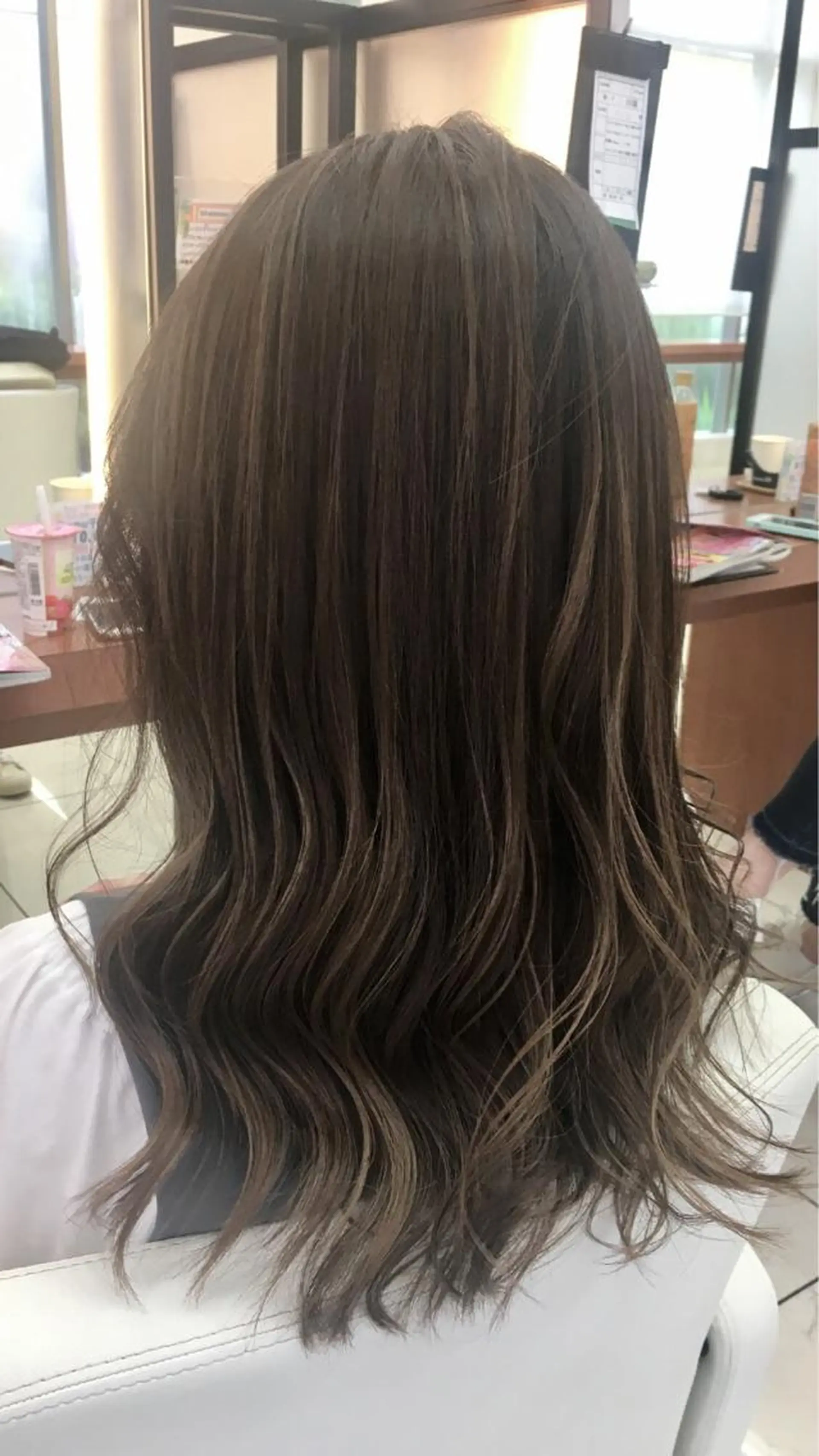 カラー グレージュ イルミナカラー 外国人風カラー カット ヘアカラー トリートメント N° jillva ♦️川端裕司♦️のヘアスタイル