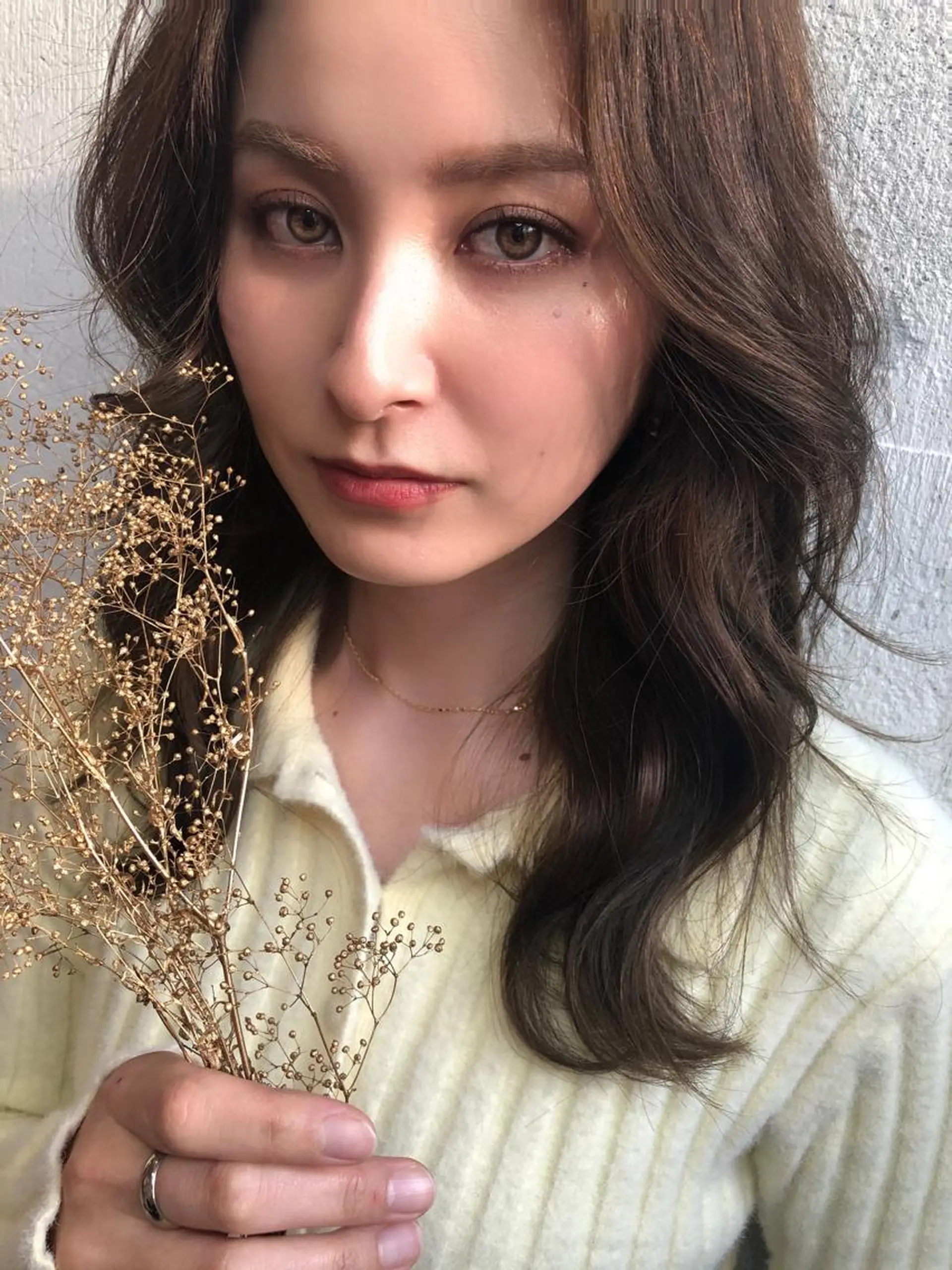 ロング カラー グレージュ カーキグレージュ カット ヘアカラー hisano / ハイトーン・透明感のヘアスタイル